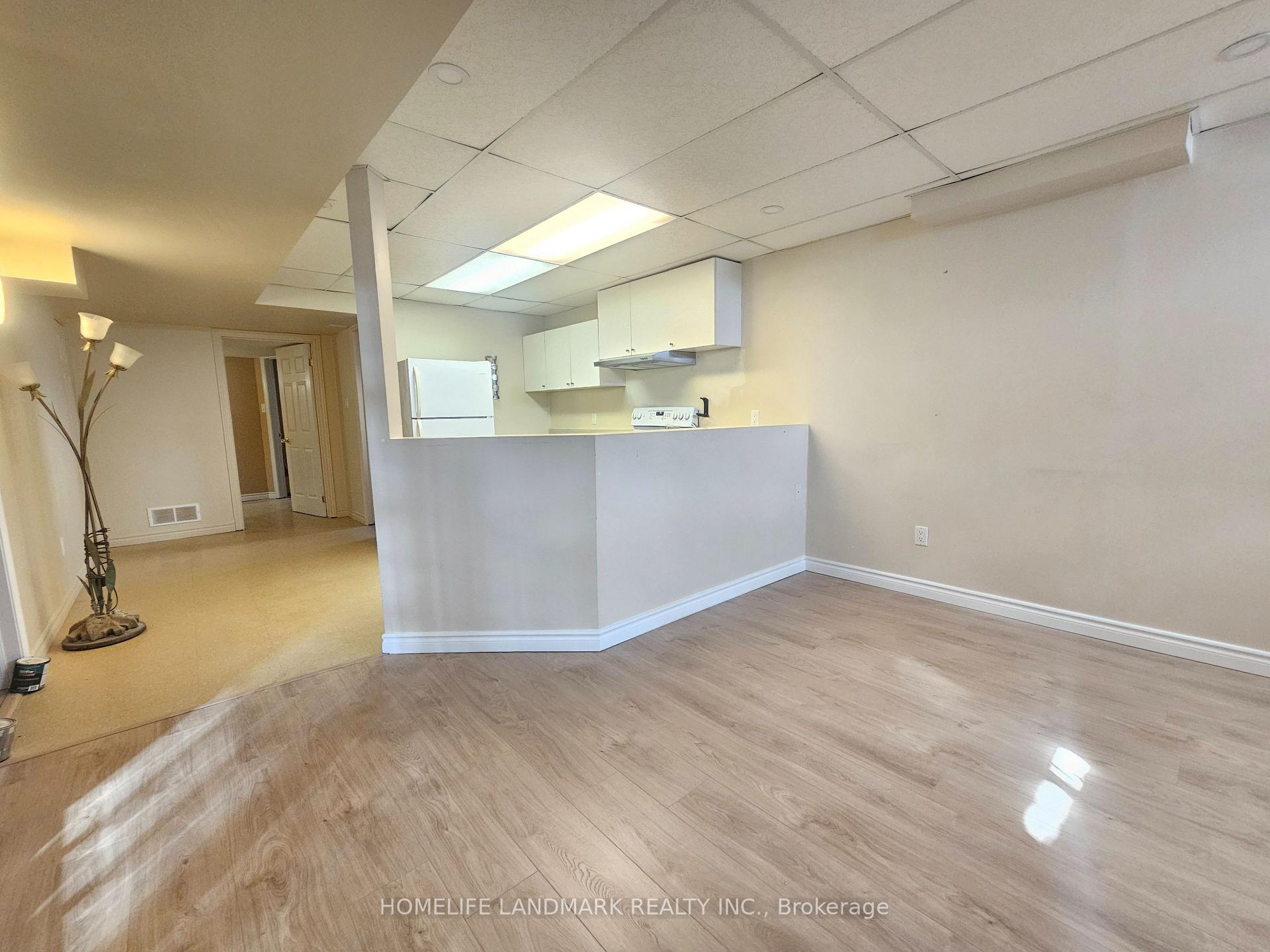 Photo 6 of Unit Bsmt, 512 Stone Road, Aurora, Aurora Grove — HOMEH