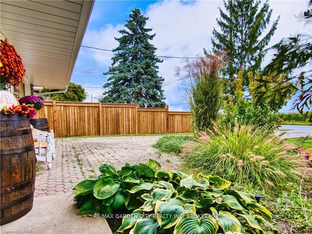 Photo 6 of 1729 Third St Louth, St. Catharines, Rural Fourth — HOMEH