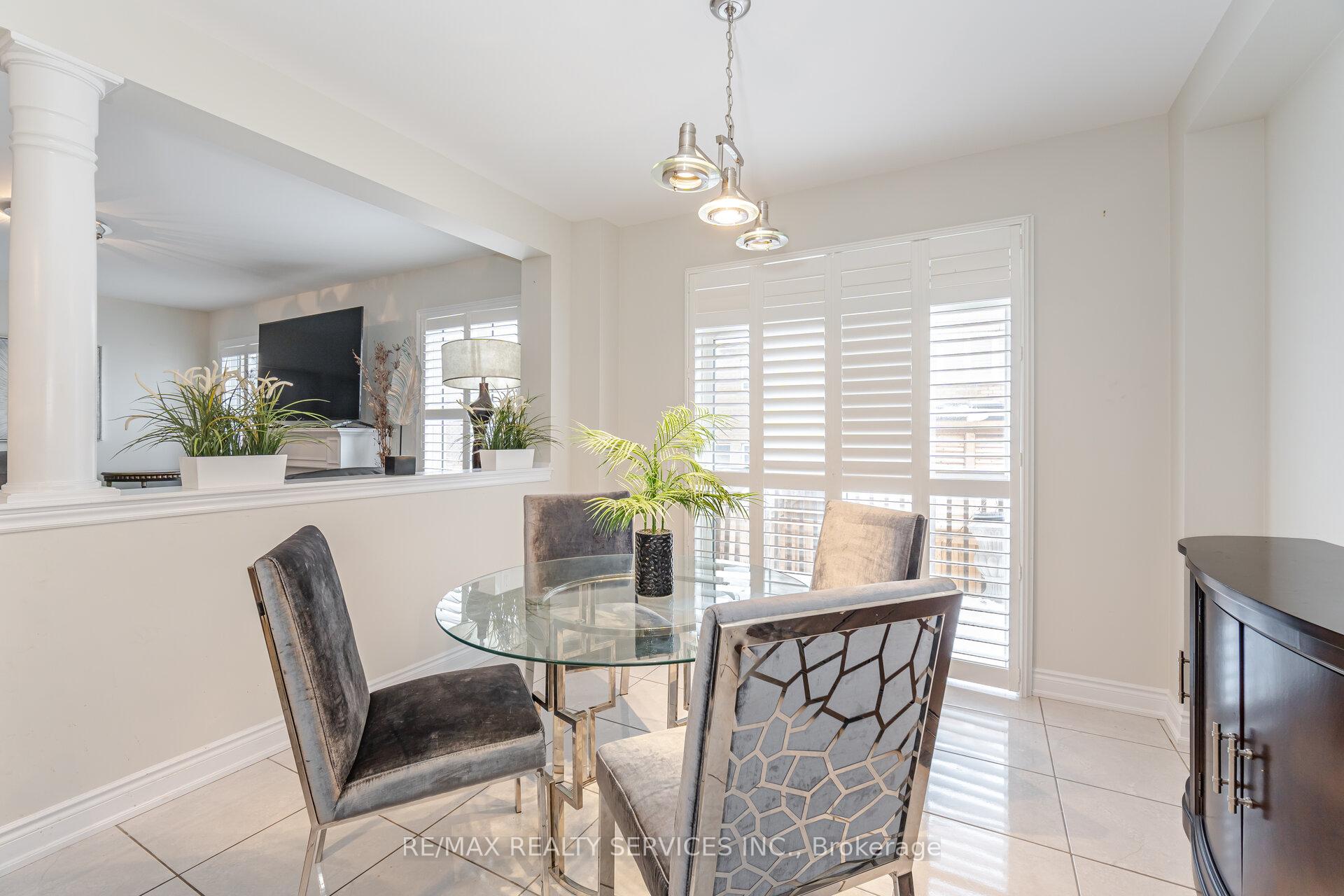 Photo 19 of 24 Padbury Trail, Brampton, Northwest Brampton — HOMEH