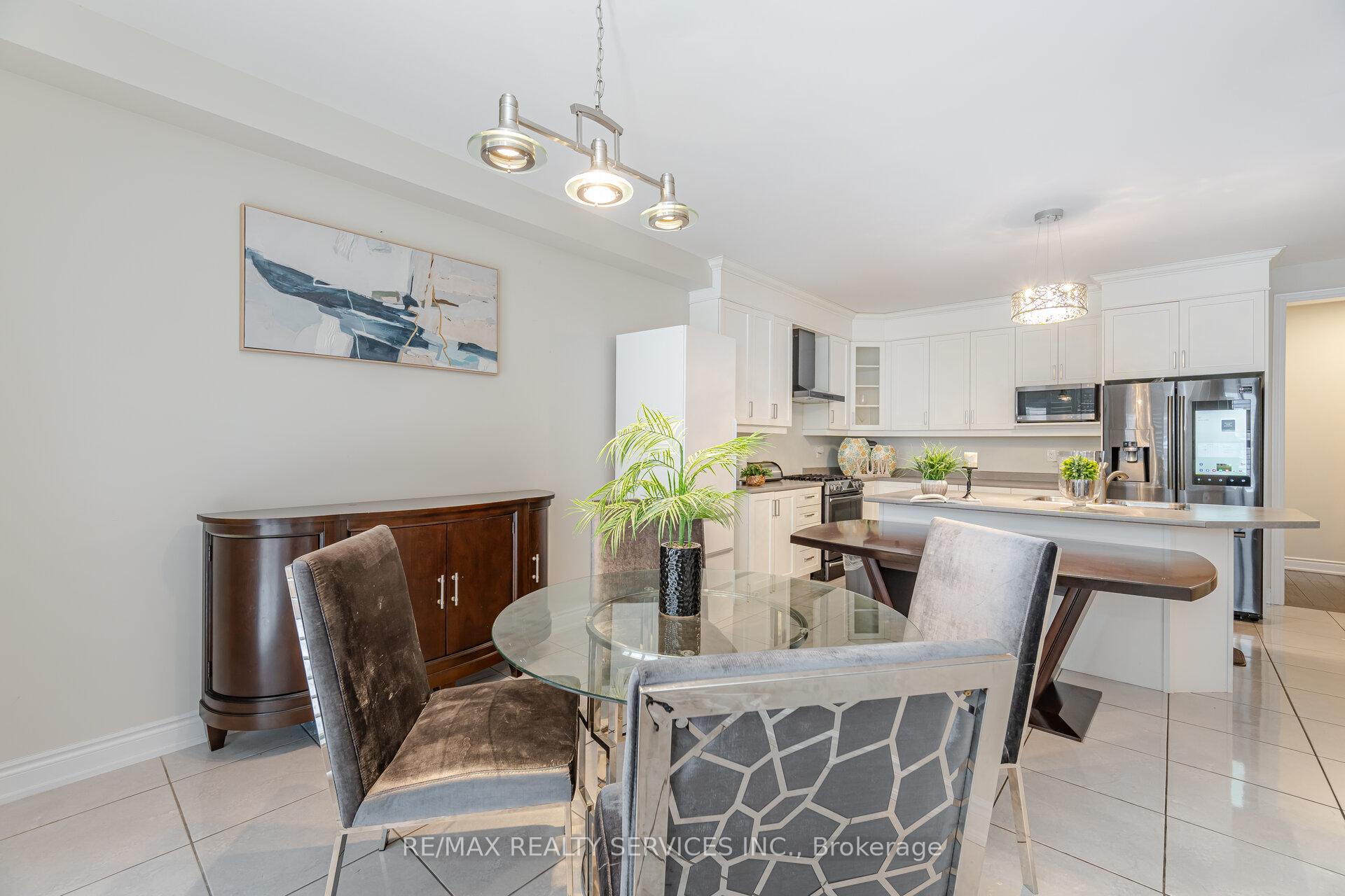 Photo 20 of 24 Padbury Trail, Brampton, Northwest Brampton — HOMEH