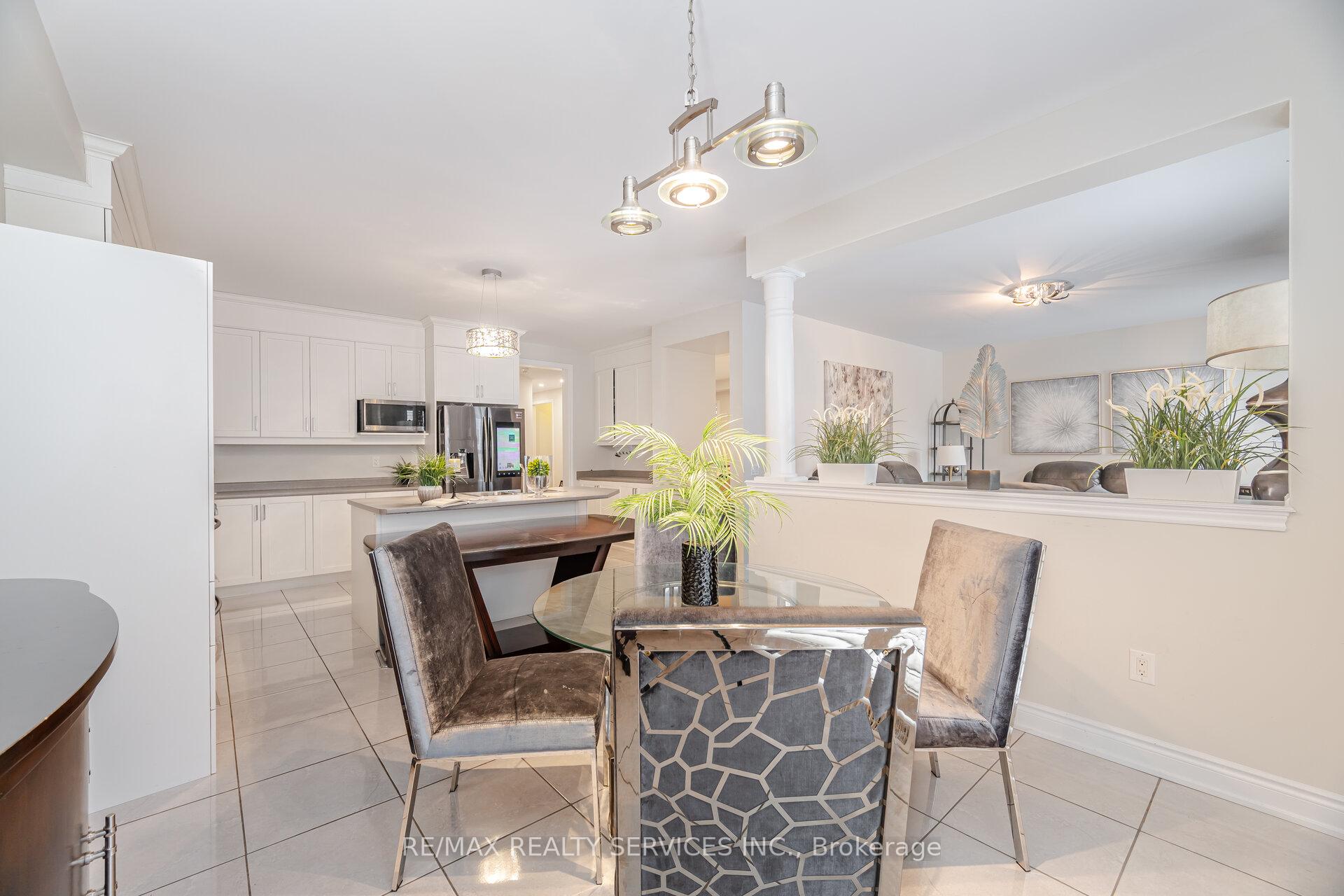 Photo 21 of 24 Padbury Trail, Brampton, Northwest Brampton — HOMEH