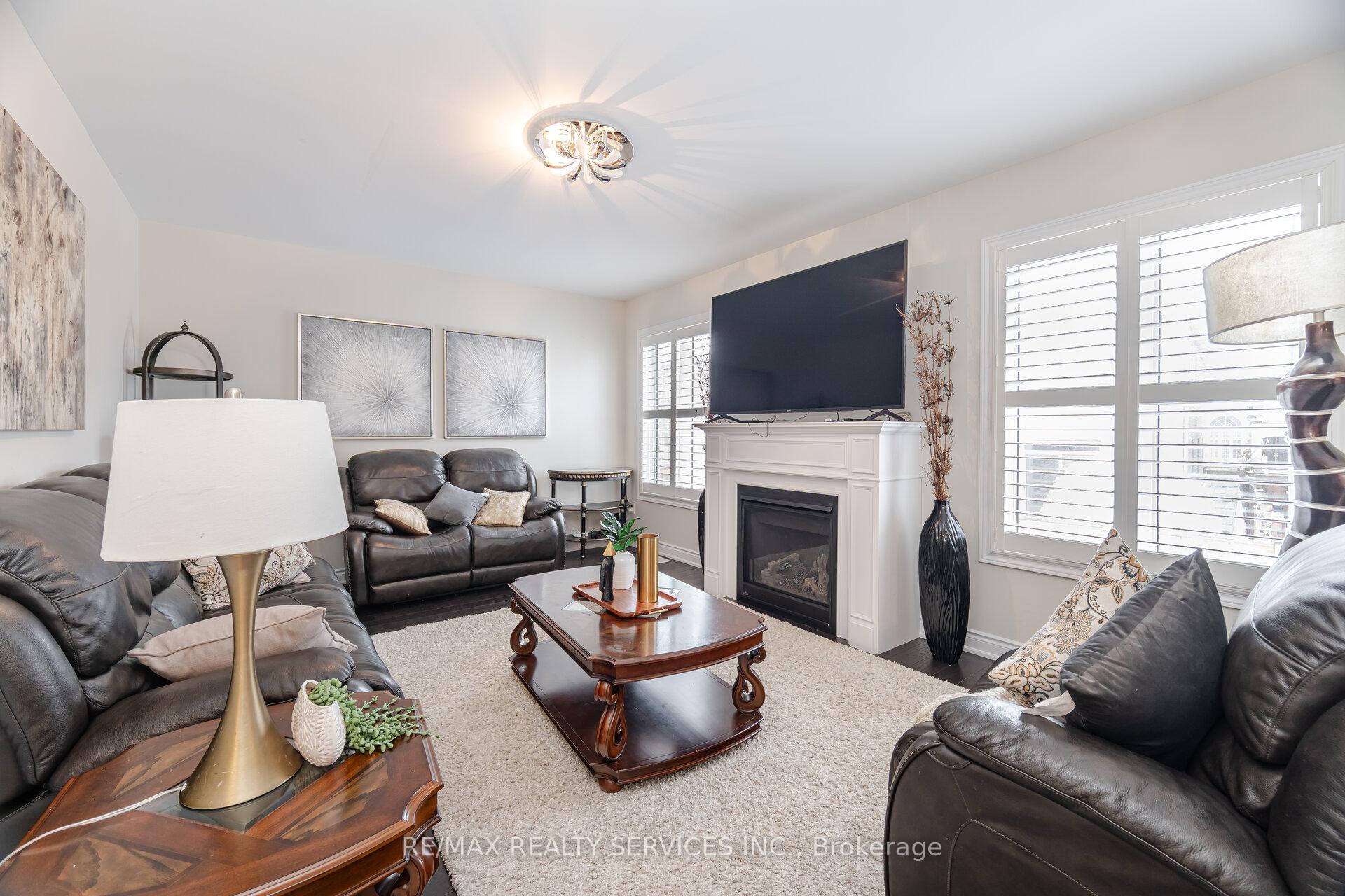 Photo 22 of 24 Padbury Trail, Brampton, Northwest Brampton — HOMEH