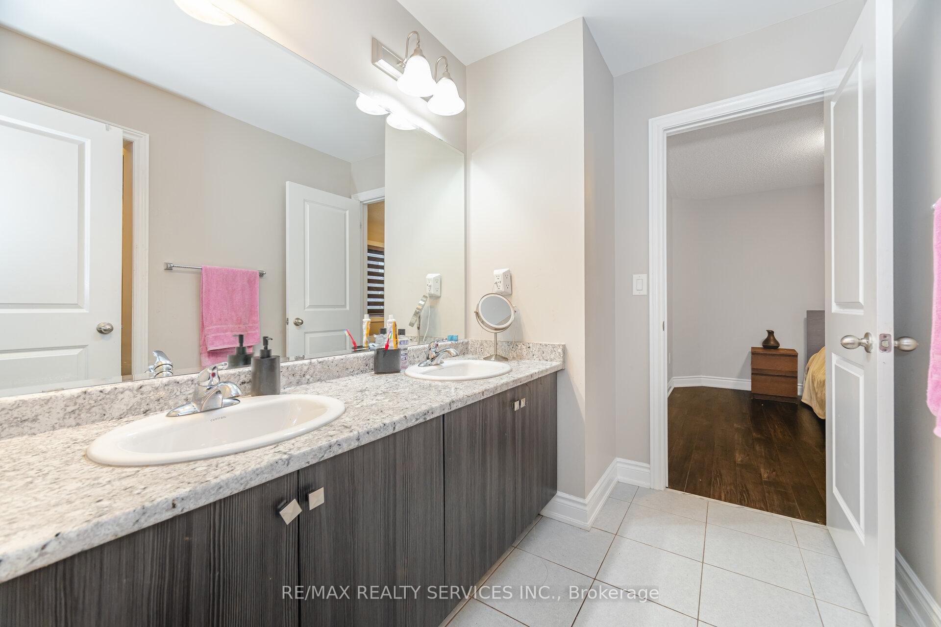 Photo 41 of 24 Padbury Trail, Brampton, Northwest Brampton — HOMEH