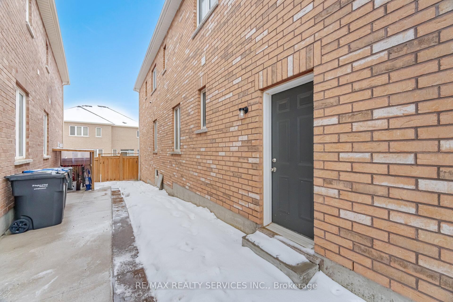 Photo 47 of 24 Padbury Trail, Brampton, Northwest Brampton — HOMEH