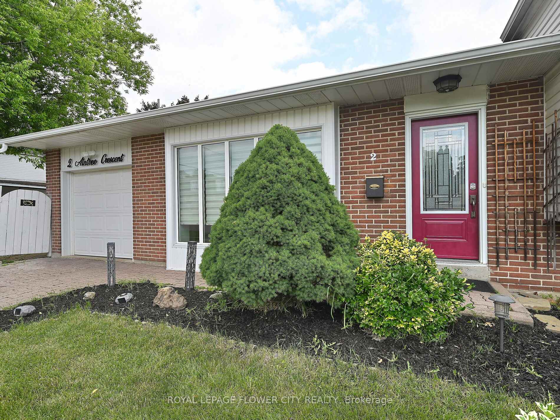 Photo 12 of 2 Aintree Crescent, Brampton, Avondale — HOMEH
