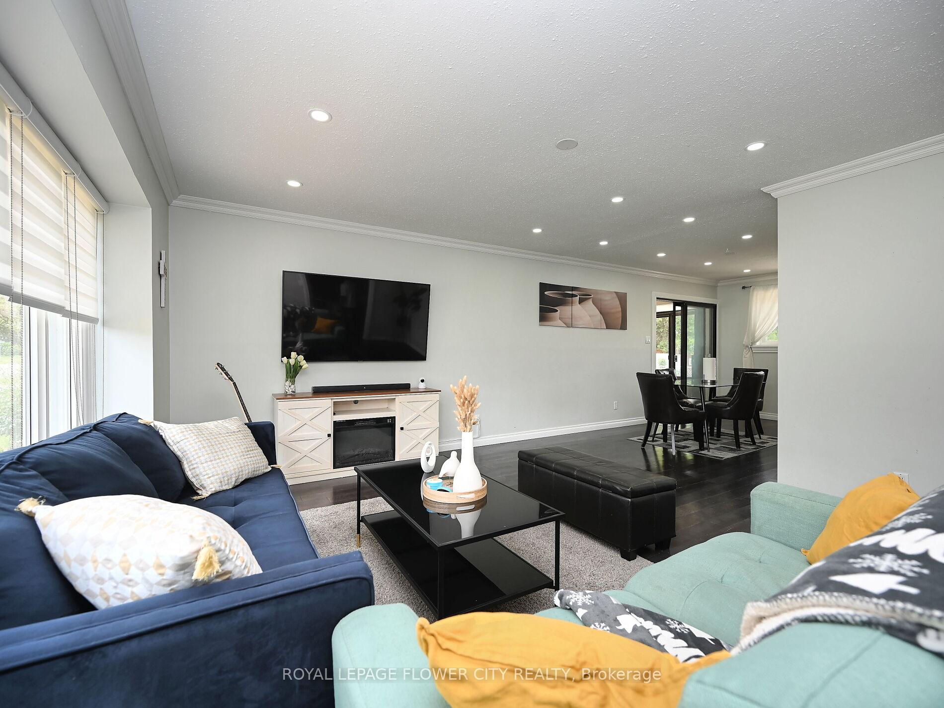 Photo 4 of 2 Aintree Crescent, Brampton, Avondale — HOMEH
