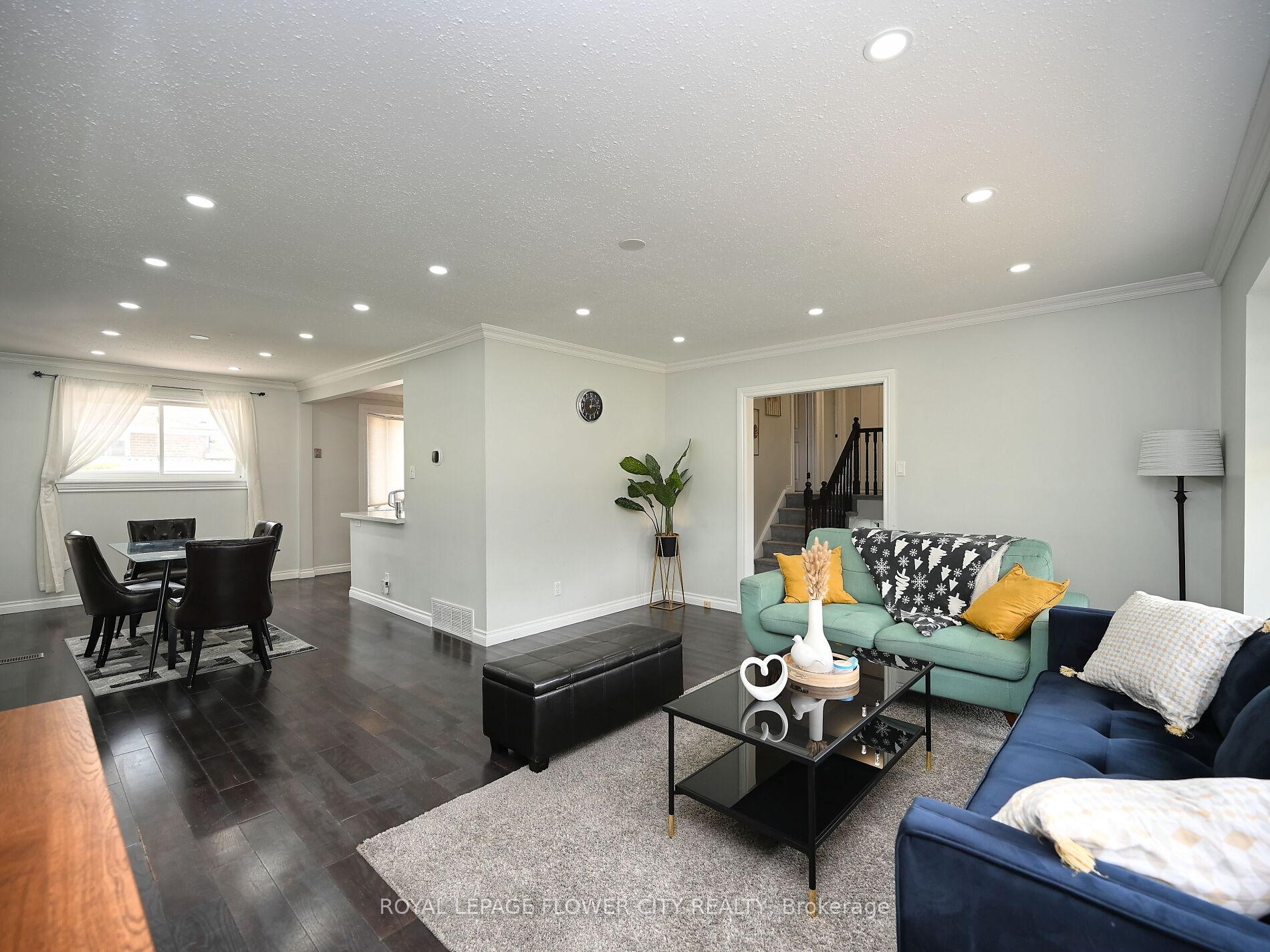 Photo 16 of 2 Aintree Crescent, Brampton, Avondale — HOMEH