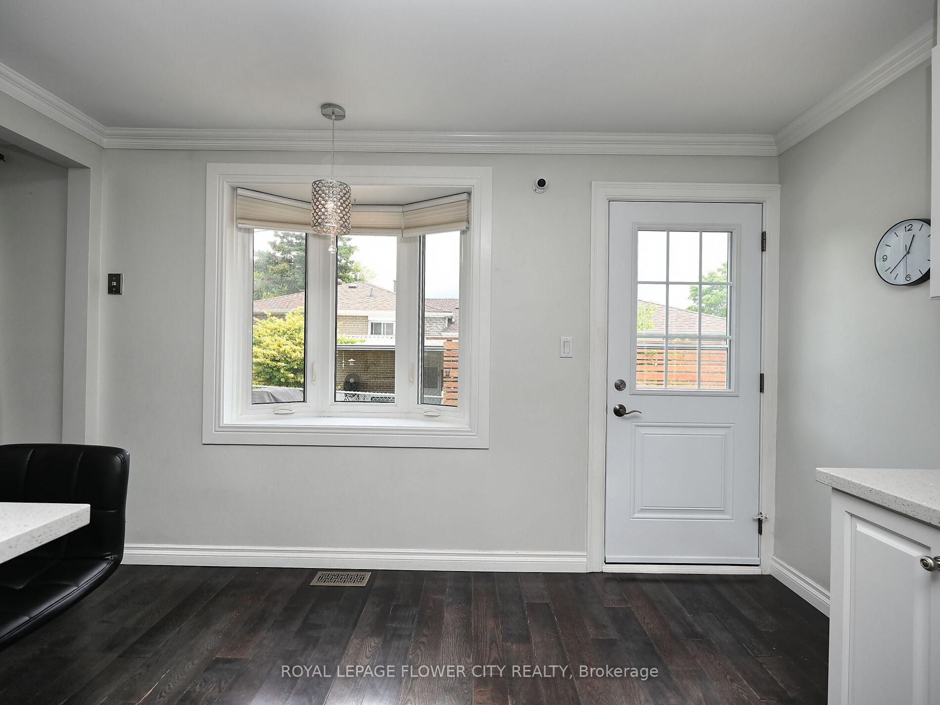 Photo 9 of 2 Aintree Crescent, Brampton, Avondale — HOMEH