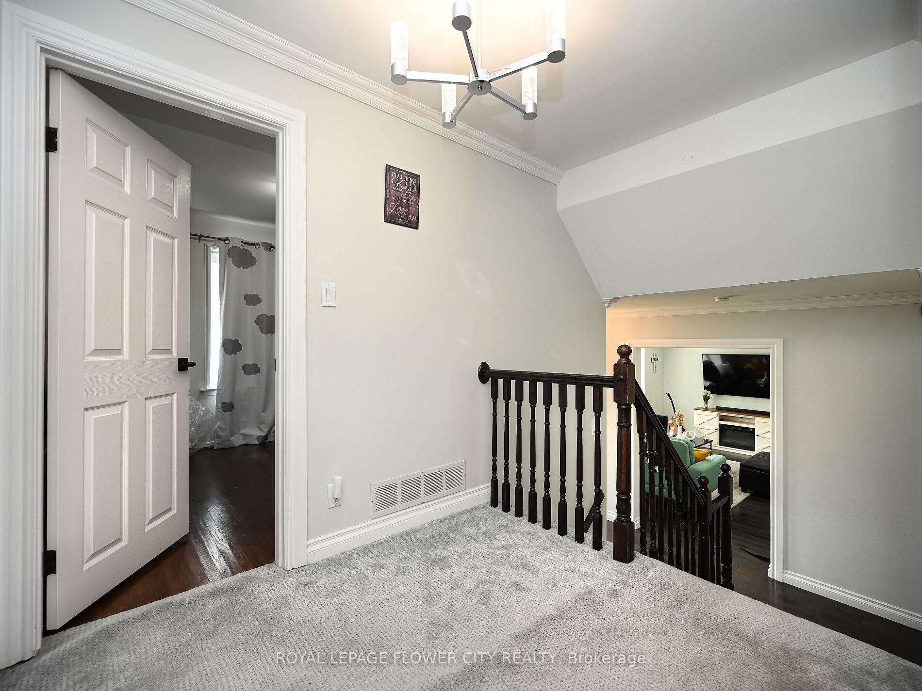 Photo 39 of 2 Aintree Crescent, Brampton, Avondale — HOMEH