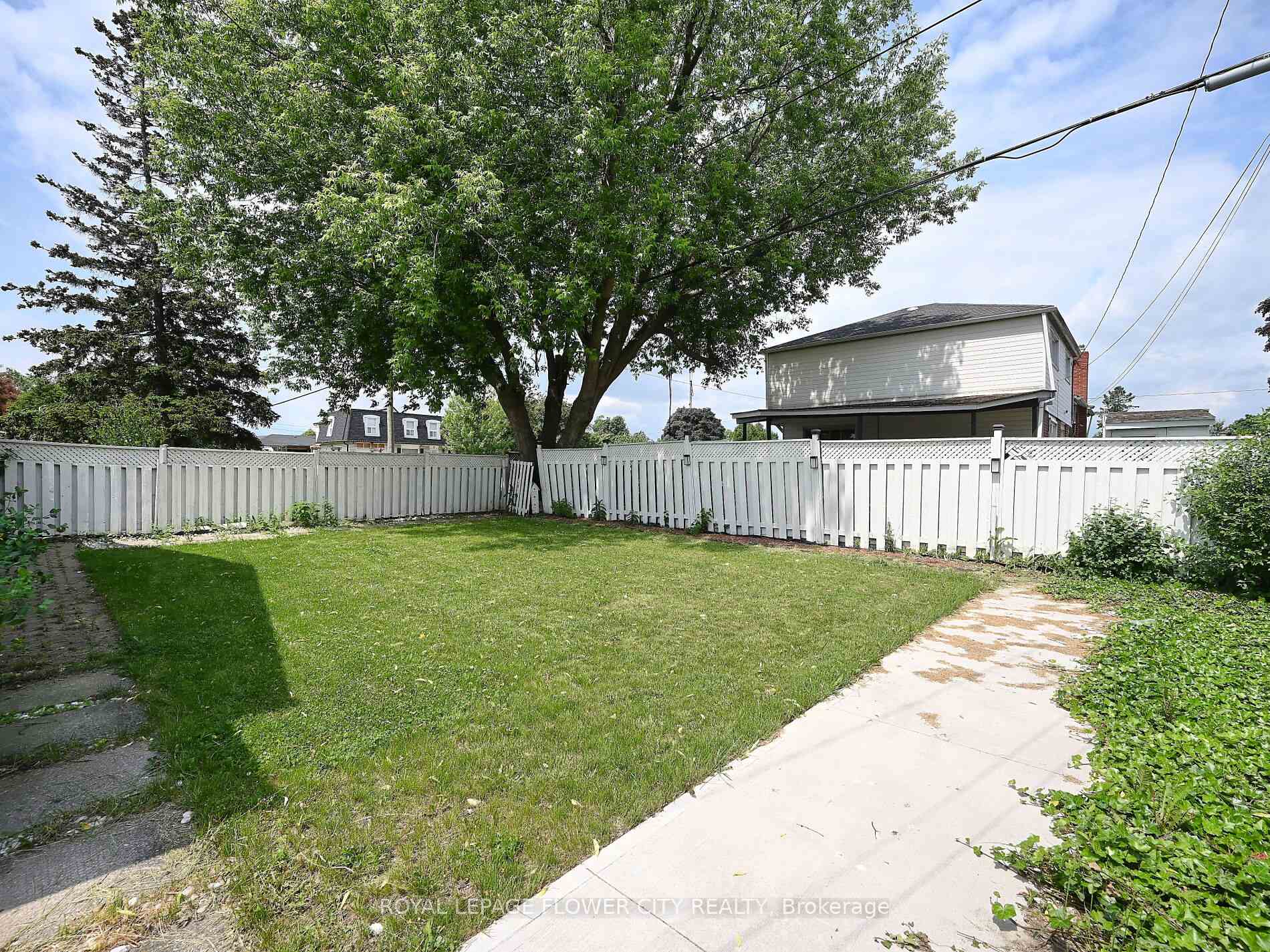 Photo 22 of 2 Aintree Crescent, Brampton, Avondale — HOMEH