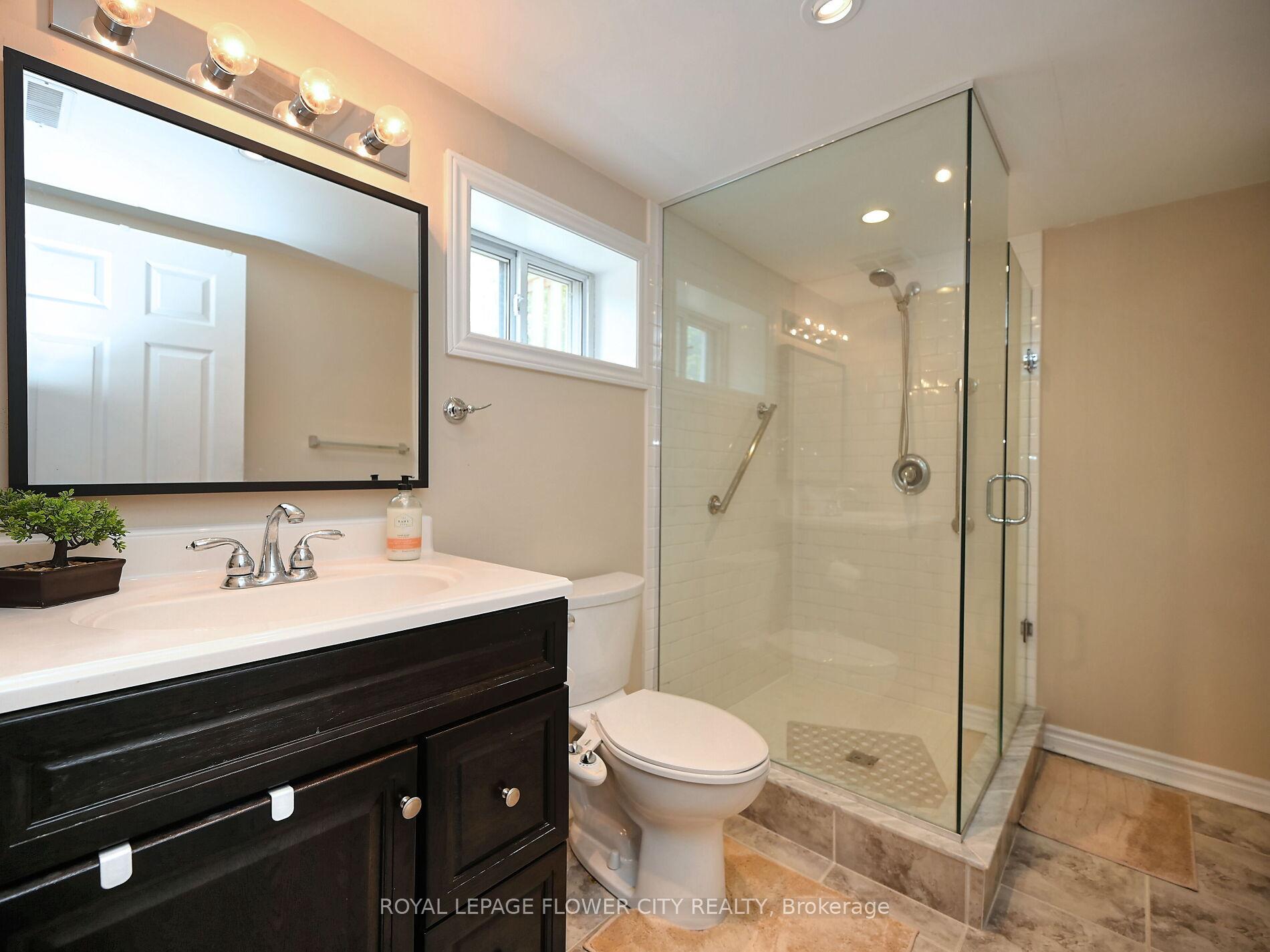 Photo 8 of 2 Aintree Crescent, Brampton, Avondale — HOMEH