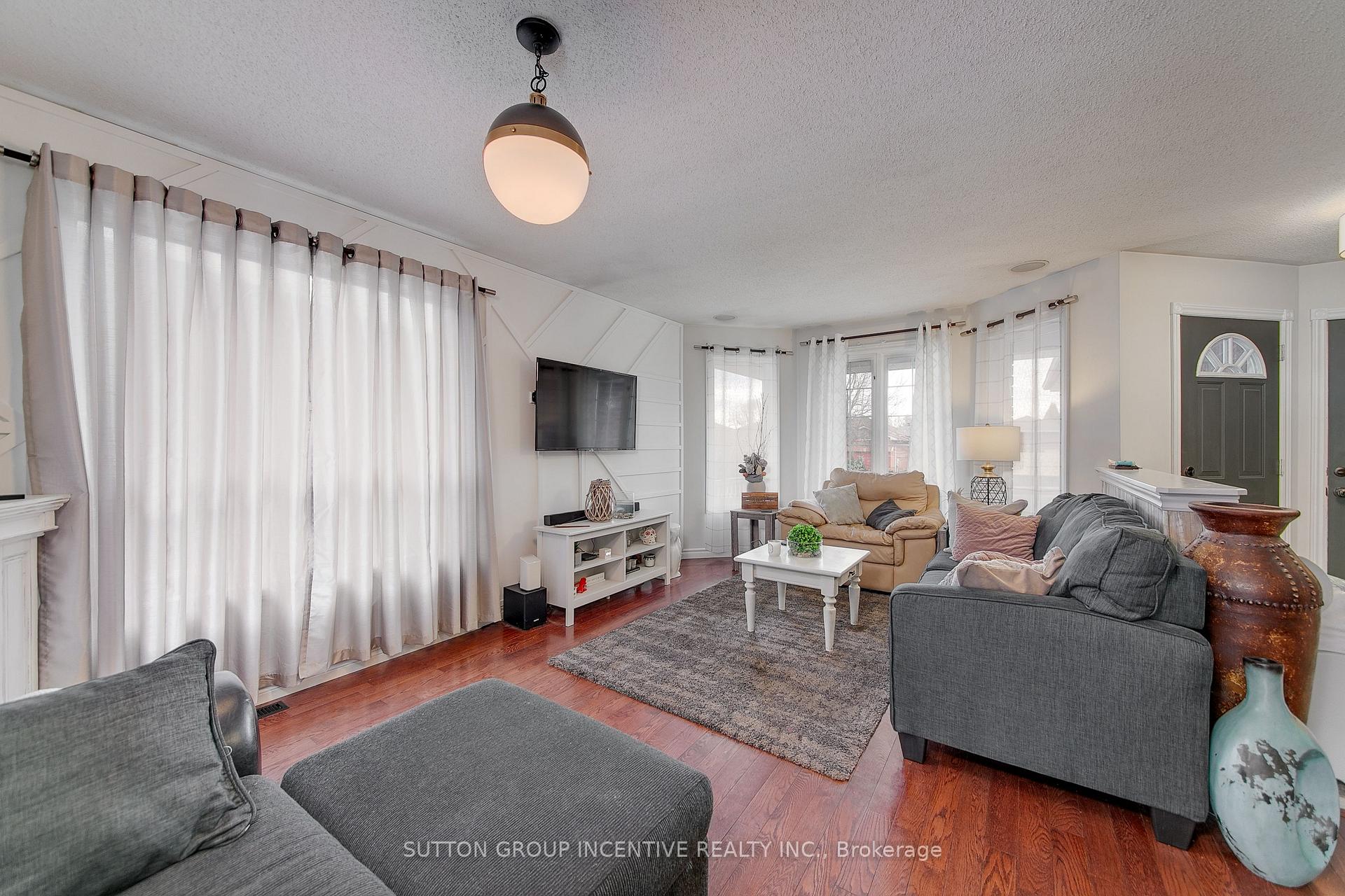 Photo 5 of 24 Ruffet Drive, Barrie, Edgehill Drive — HOMEH