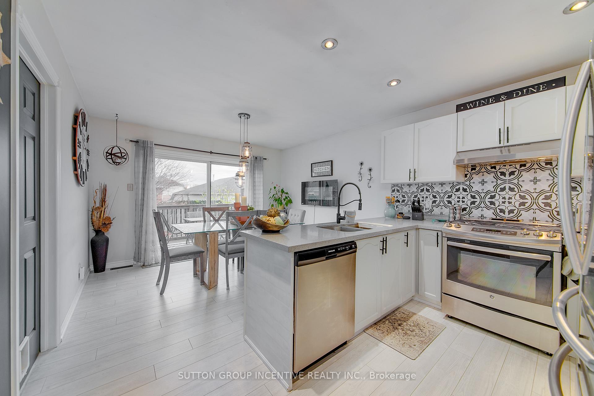 Photo 9 of 24 Ruffet Drive, Barrie, Edgehill Drive — HOMEH