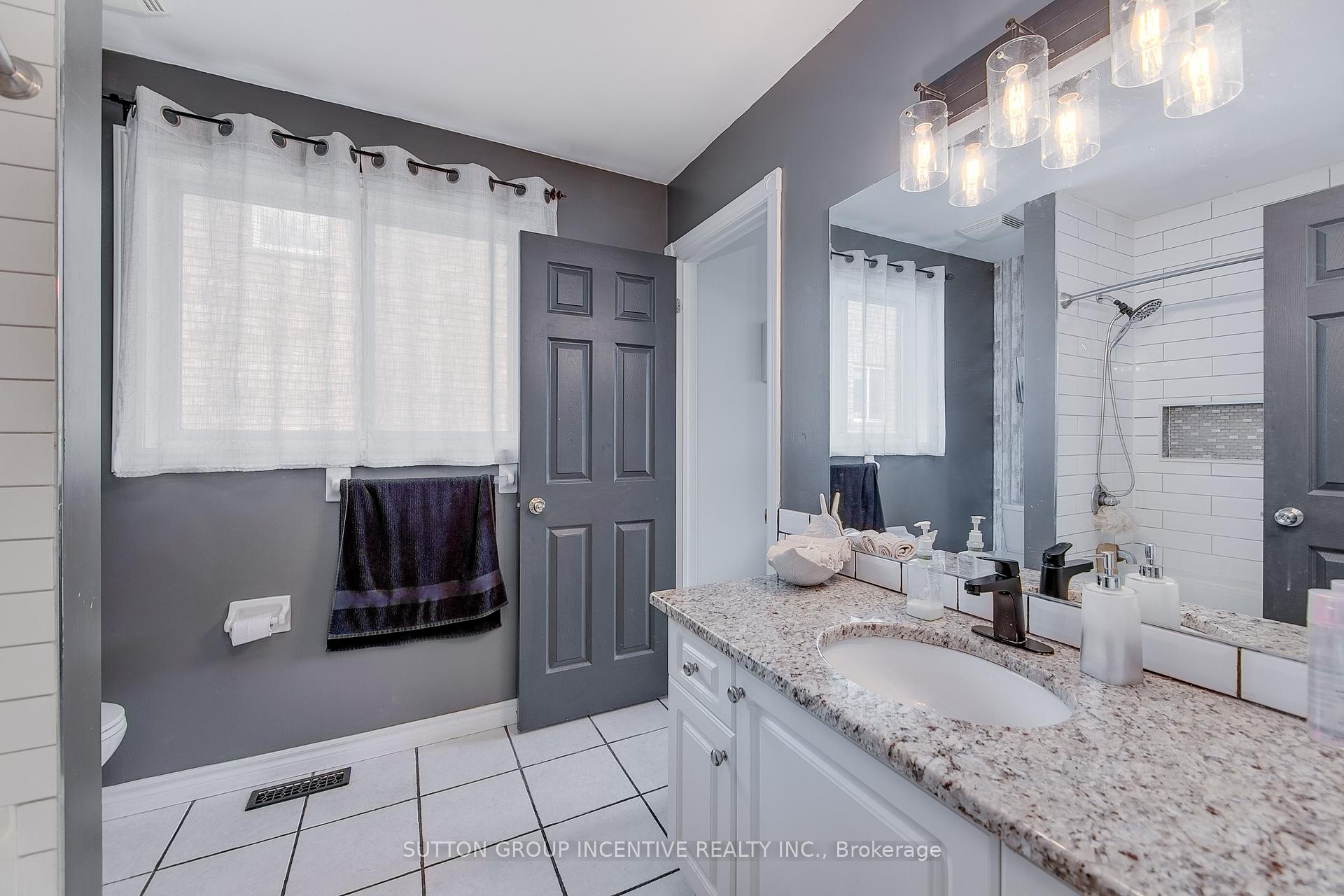 Photo 19 of 24 Ruffet Drive, Barrie, Edgehill Drive — HOMEH