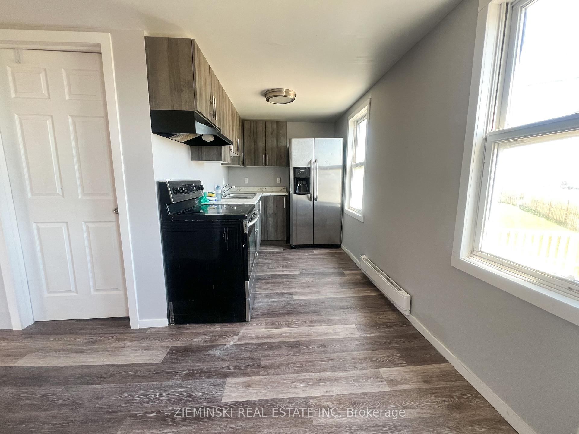 Photo 4 of Unit B, 15 Fourth Street, Cochrane — HOMEH