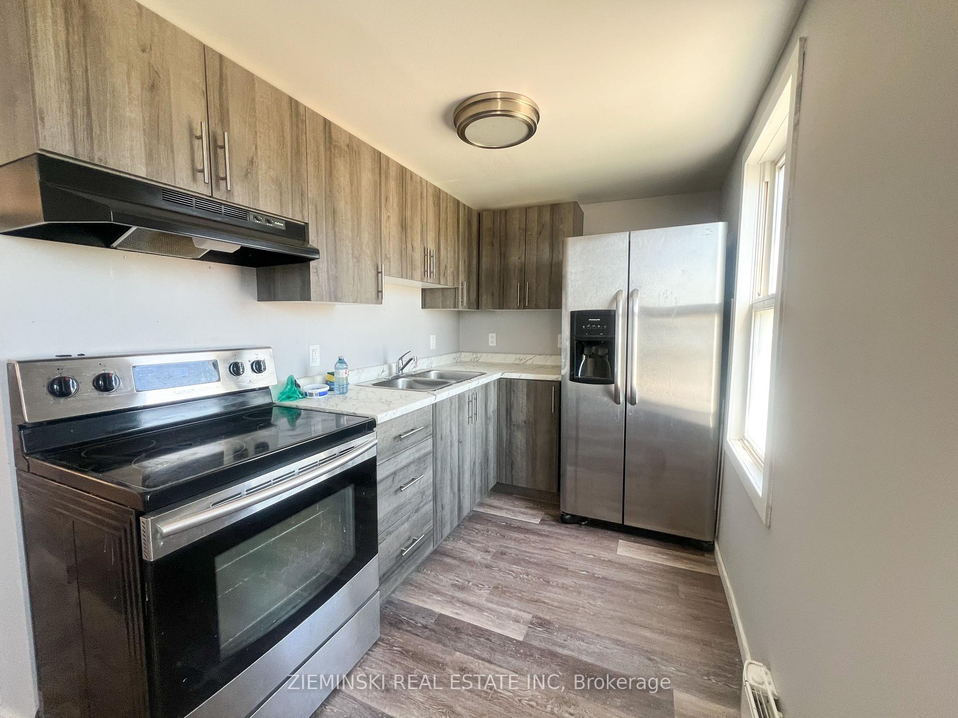 Photo 5 of Unit B, 15 Fourth Street, Cochrane — HOMEH