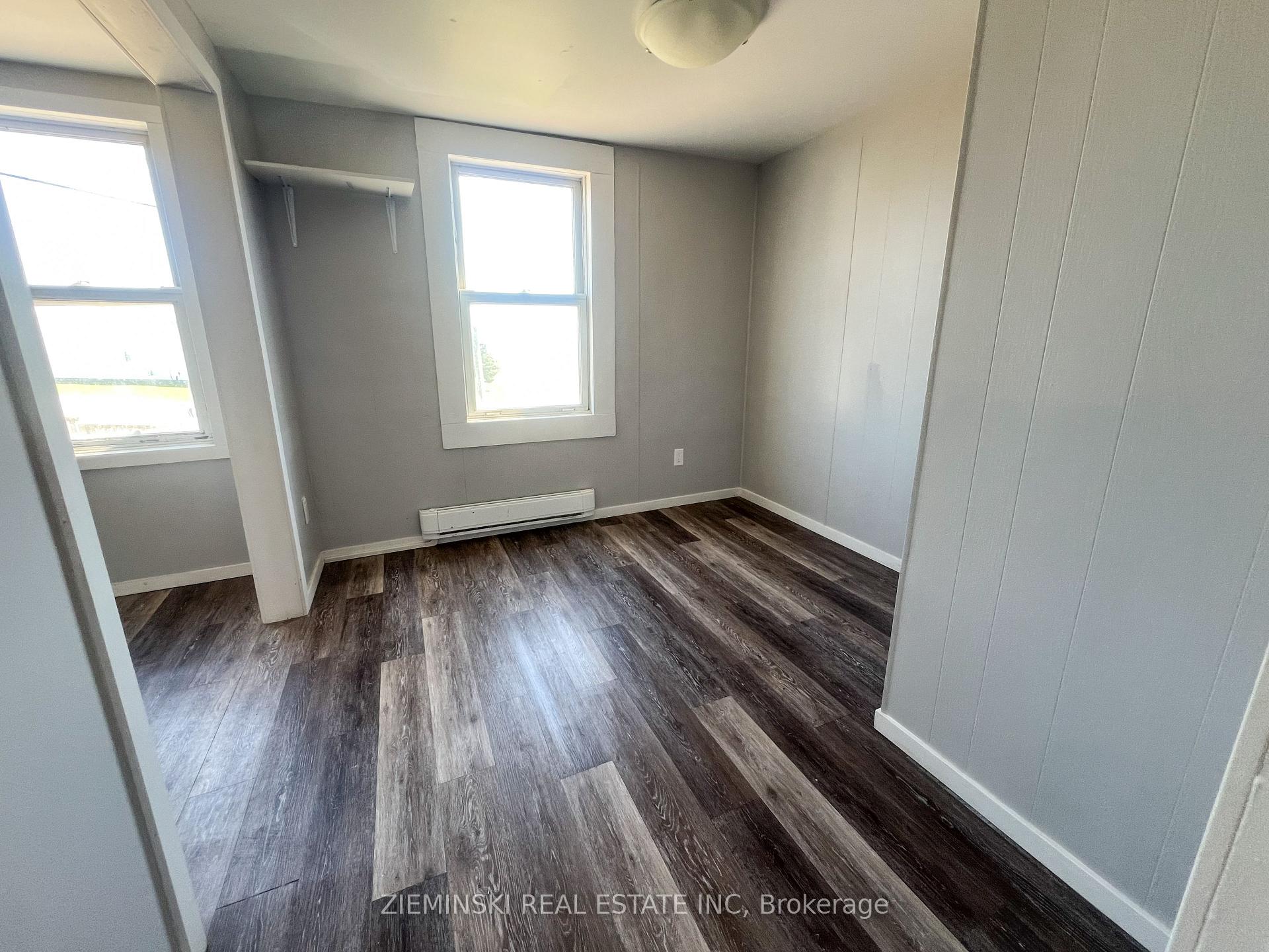 Photo 7 of Unit B, 15 Fourth Street, Cochrane — HOMEH