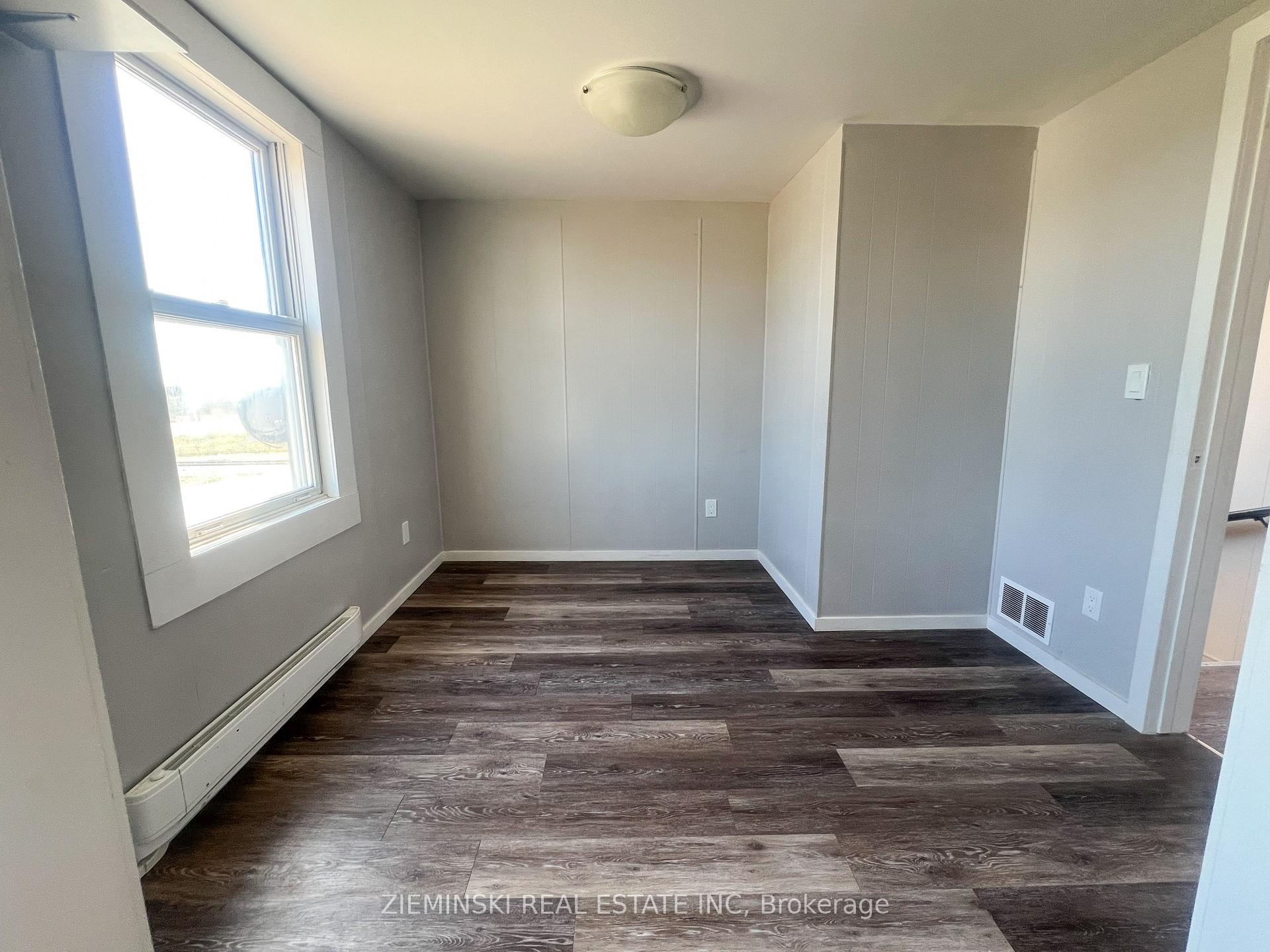 Photo 8 of Unit B, 15 Fourth Street, Cochrane — HOMEH