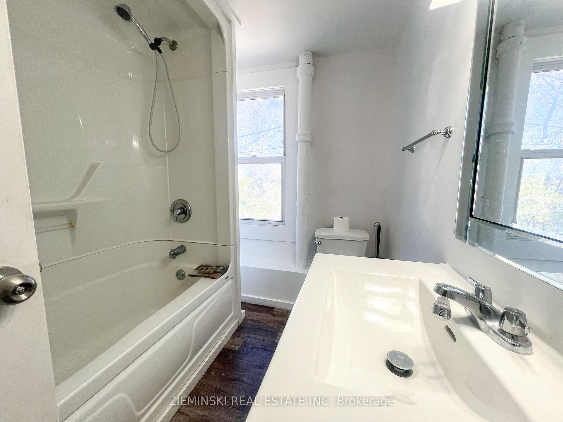 Photo 13 of Unit B, 15 Fourth Street, Cochrane — HOMEH