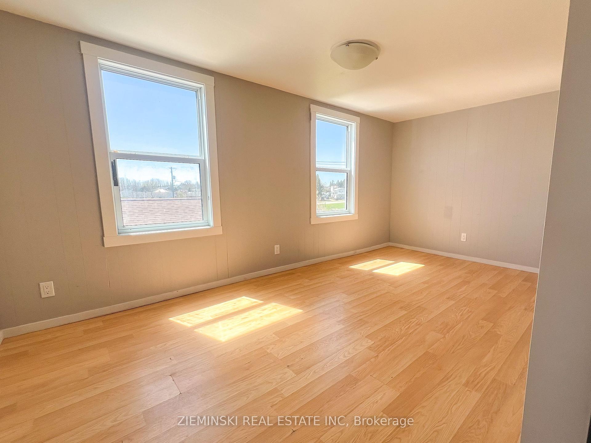 Photo 11 of Unit B, 15 Fourth Street, Cochrane — HOMEH