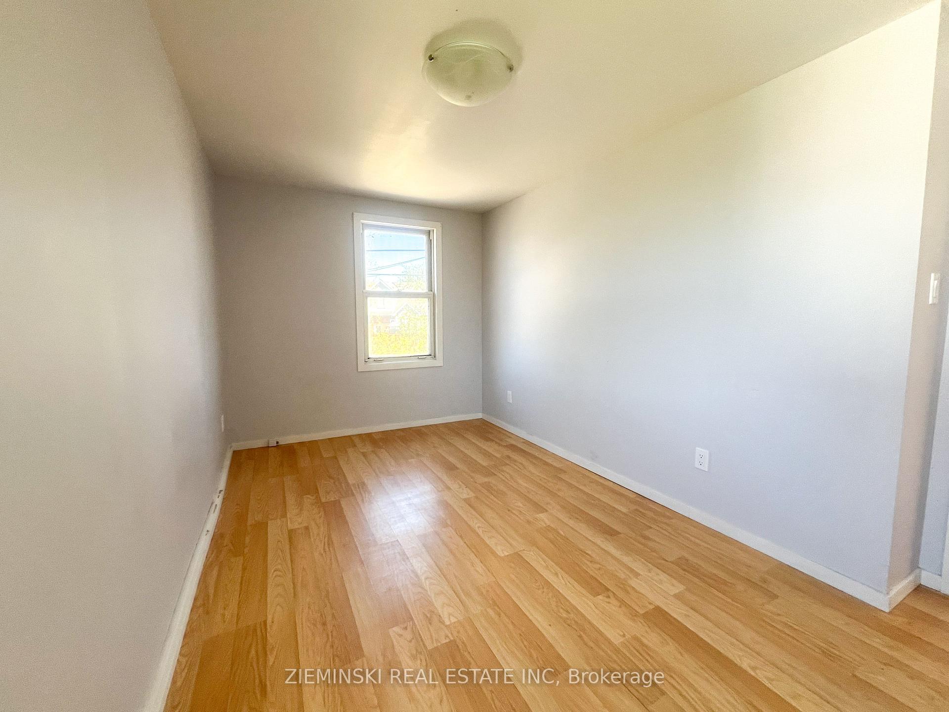 Photo 12 of Unit B, 15 Fourth Street, Cochrane — HOMEH