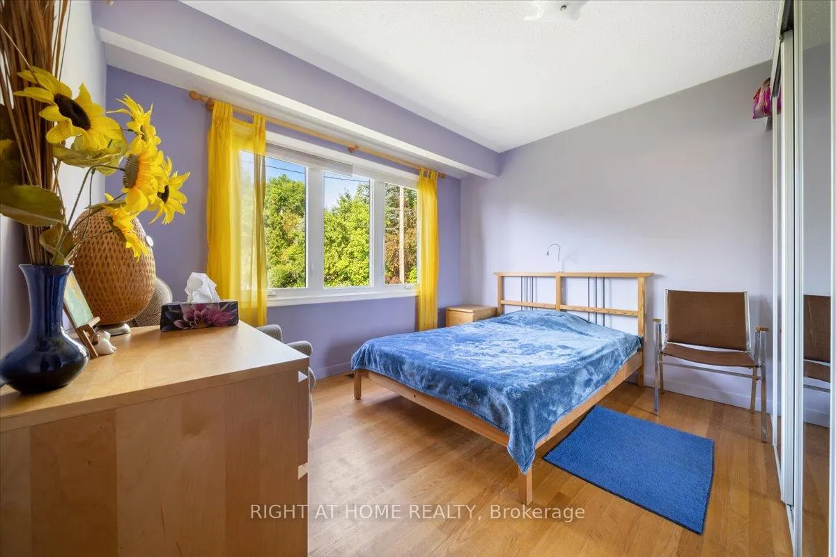 Photo 5 of 1 Harrogate Place, Ottawa, Crystal Beach — HOMEH
