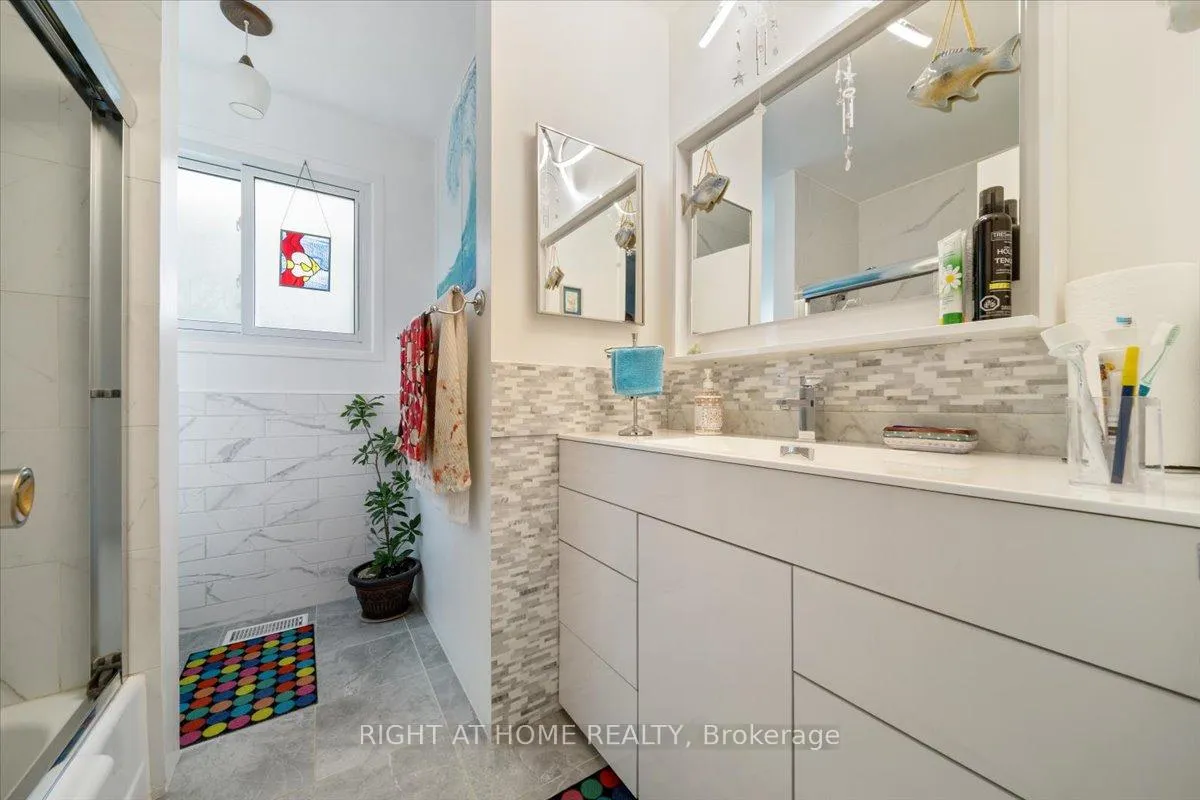 Photo 6 of 1 Harrogate Place, Ottawa, Crystal Beach — HOMEH