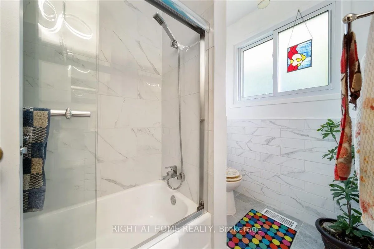 Photo 7 of 1 Harrogate Place, Ottawa, Crystal Beach — HOMEH