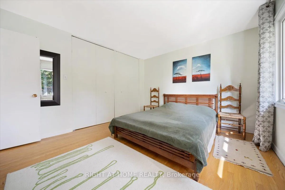Photo 9 of 1 Harrogate Place, Ottawa, Crystal Beach — HOMEH