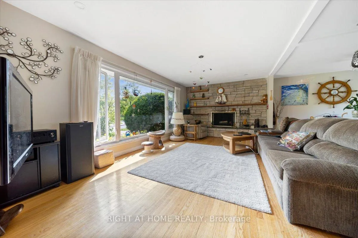 Photo 10 of 1 Harrogate Place, Ottawa, Crystal Beach — HOMEH