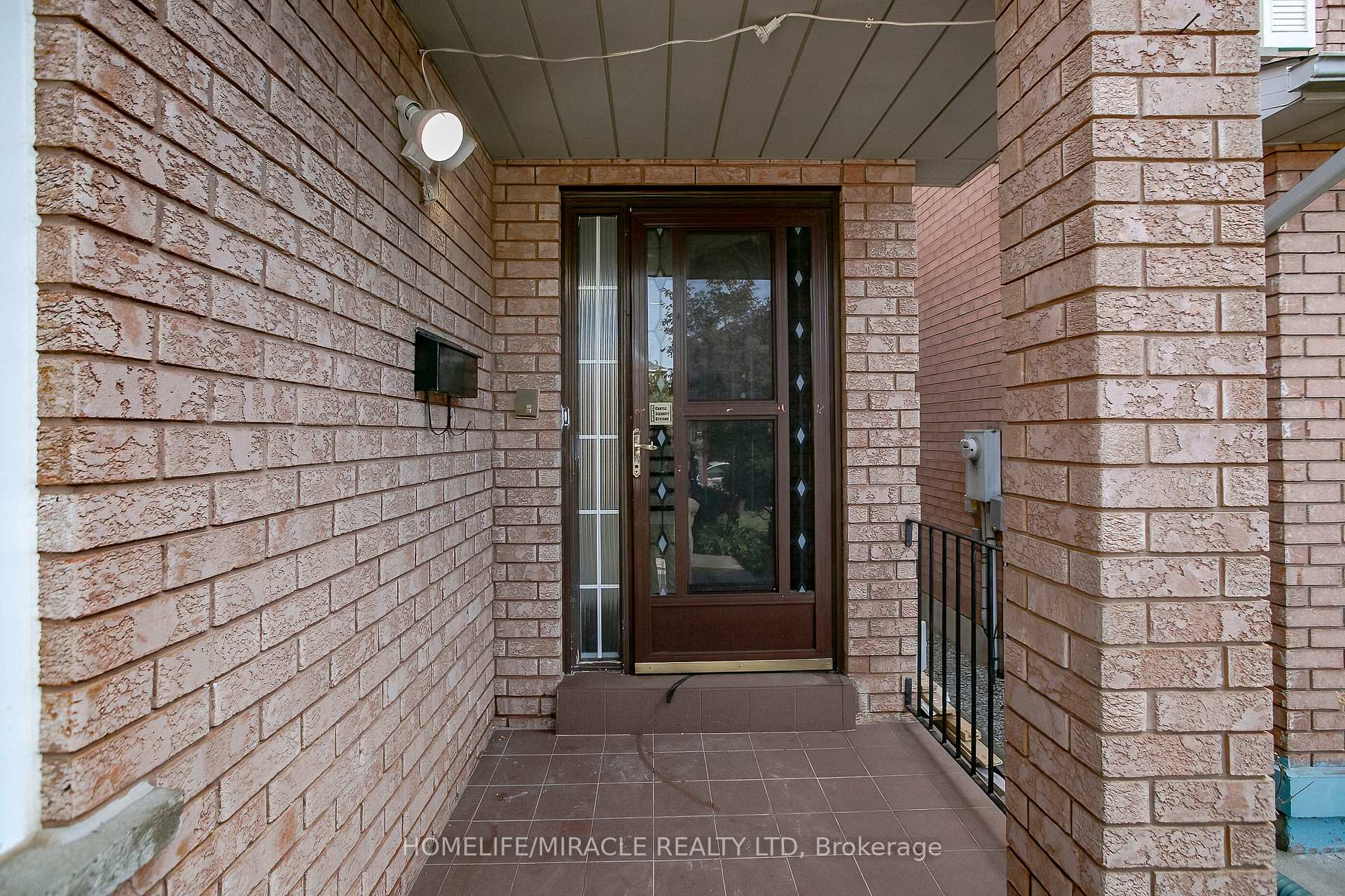 Photo 3 of 107 Michigan Avenue, Brampton, Fletcher's Creek South — HOMEH