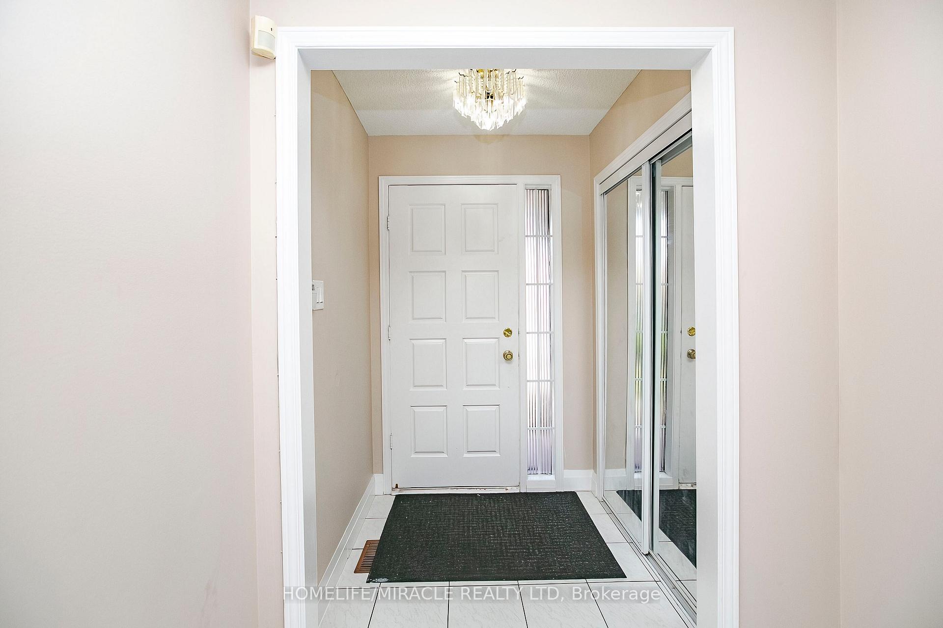 Photo 4 of 107 Michigan Avenue, Brampton, Fletcher's Creek South — HOMEH