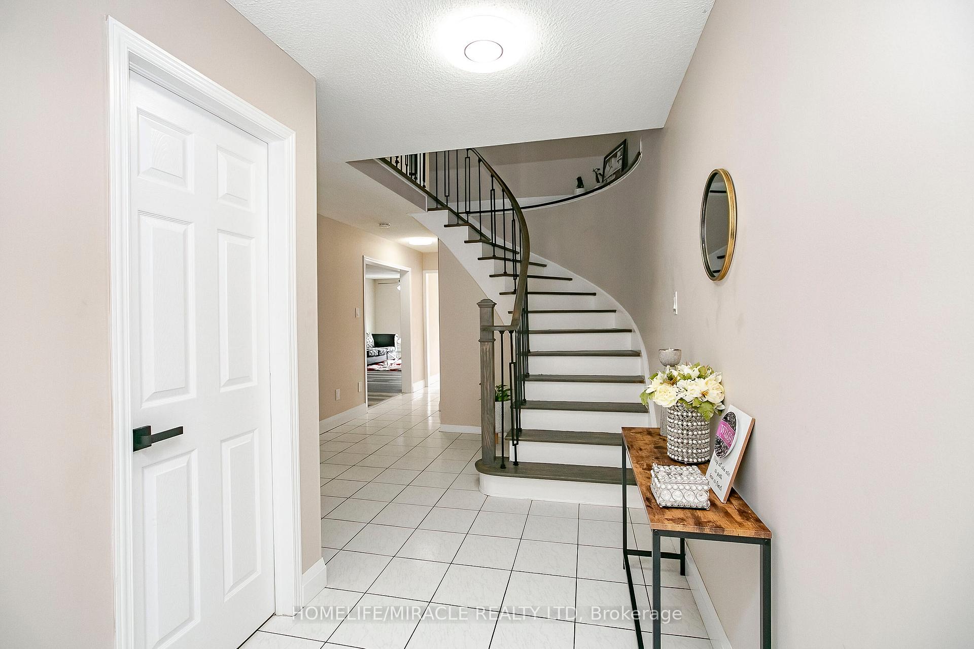 Photo 5 of 107 Michigan Avenue, Brampton, Fletcher's Creek South — HOMEH
