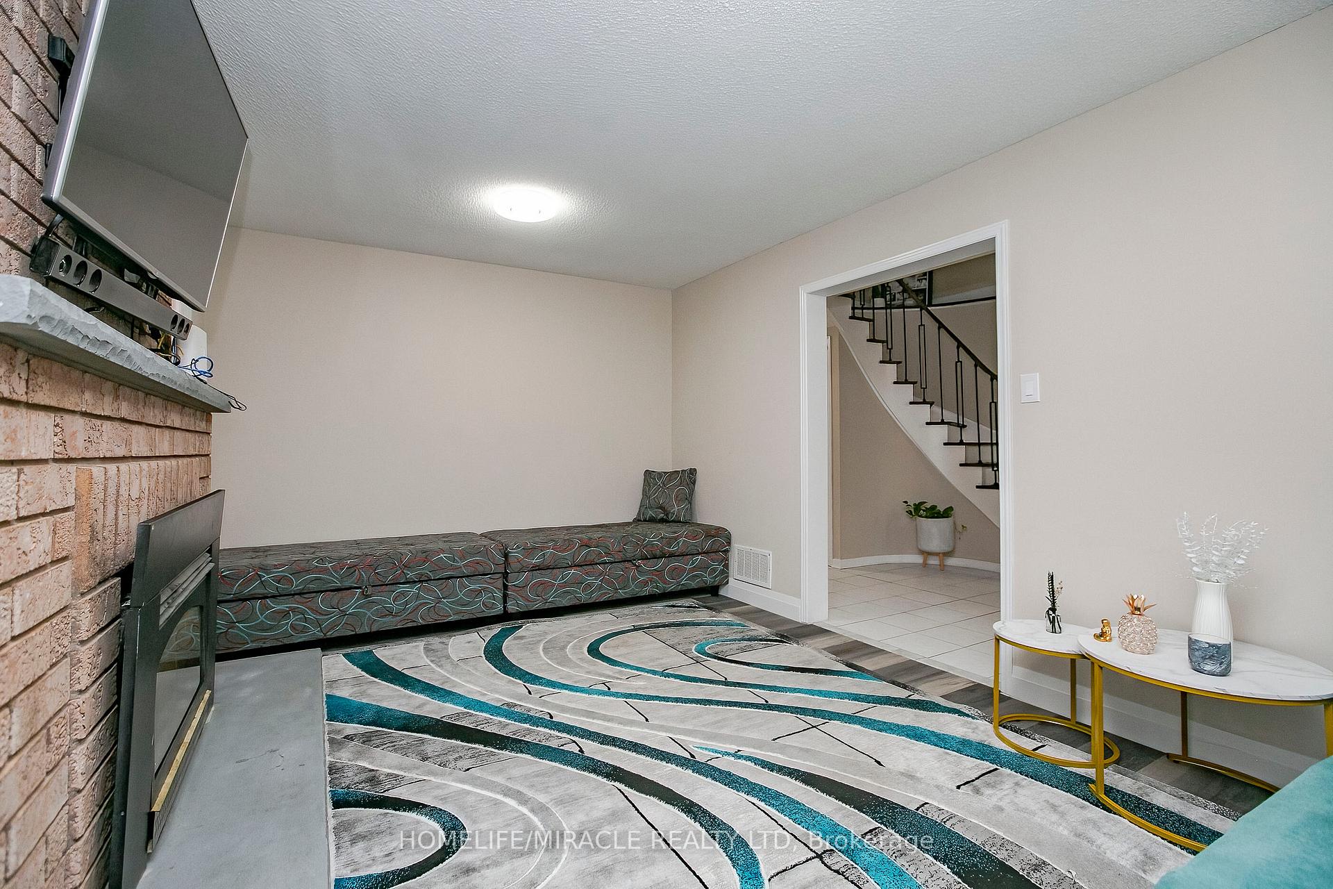 Photo 8 of 107 Michigan Avenue, Brampton, Fletcher's Creek South — HOMEH