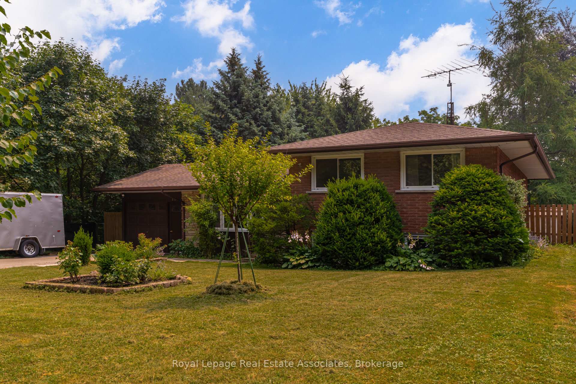 Photo 2 of 36 Trelawne Drive, St. Catharines, Vine/Linwell — HOMEH