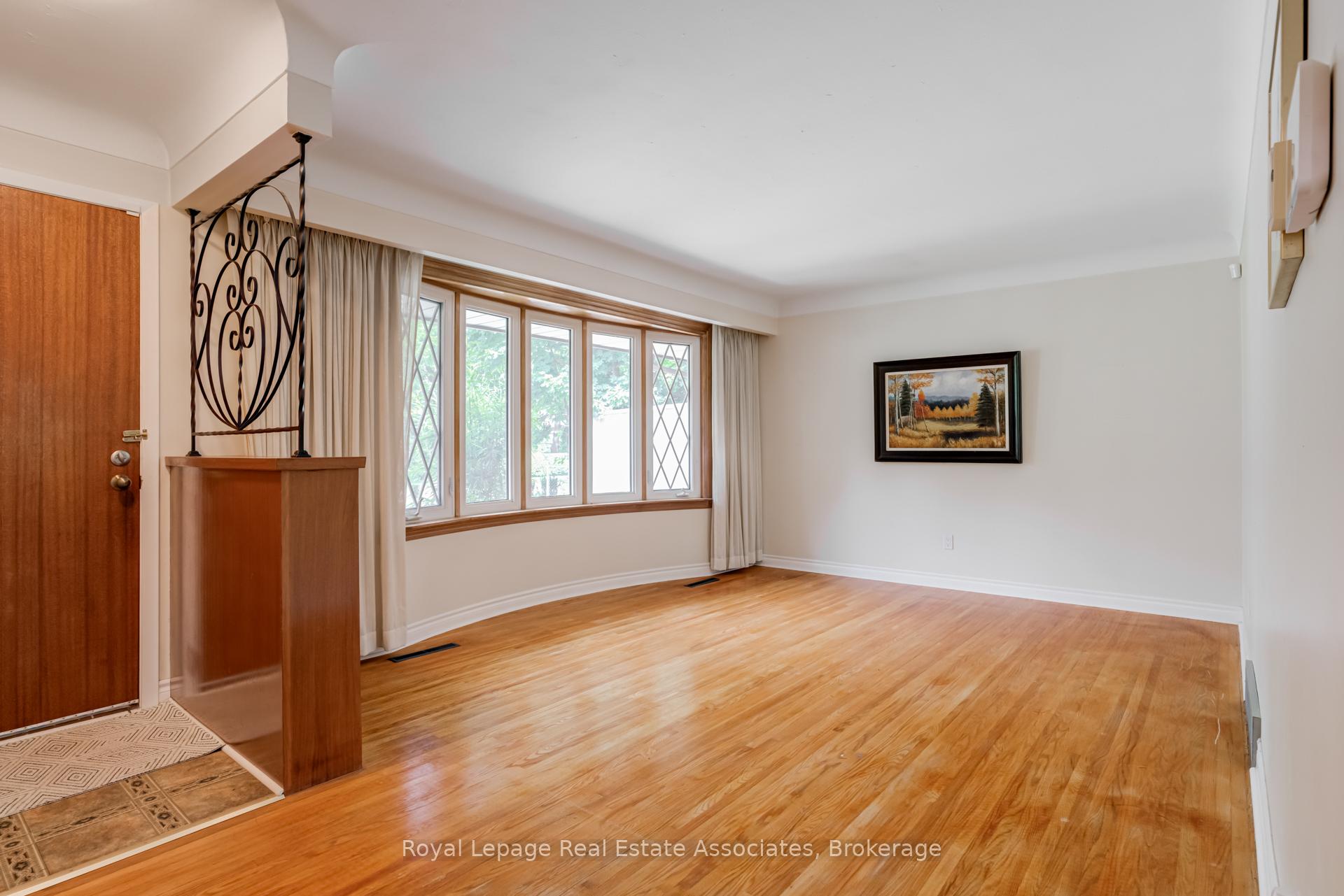 Photo 4 of 36 Trelawne Drive, St. Catharines, Vine/Linwell — HOMEH