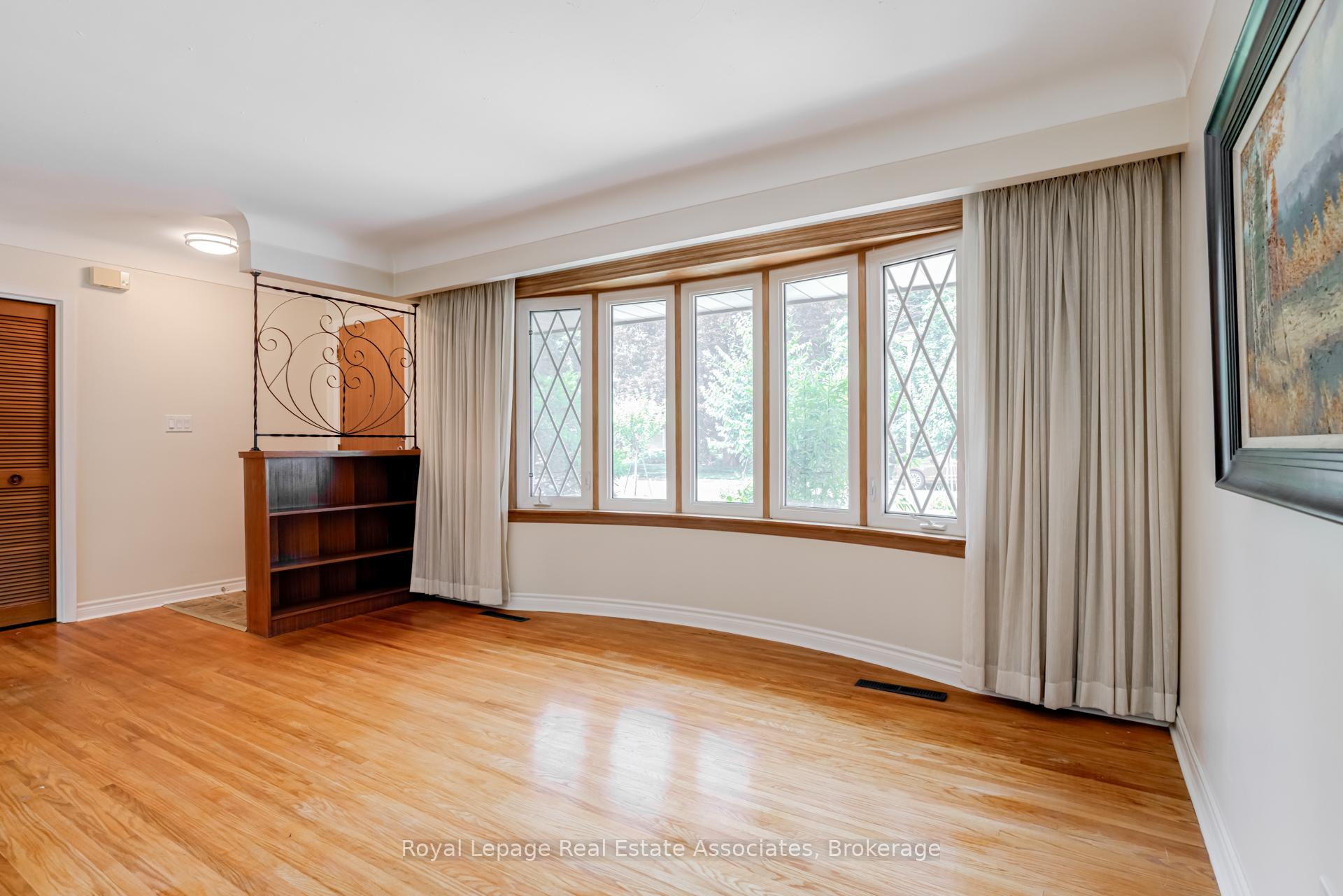 Photo 5 of 36 Trelawne Drive, St. Catharines, Vine/Linwell — HOMEH