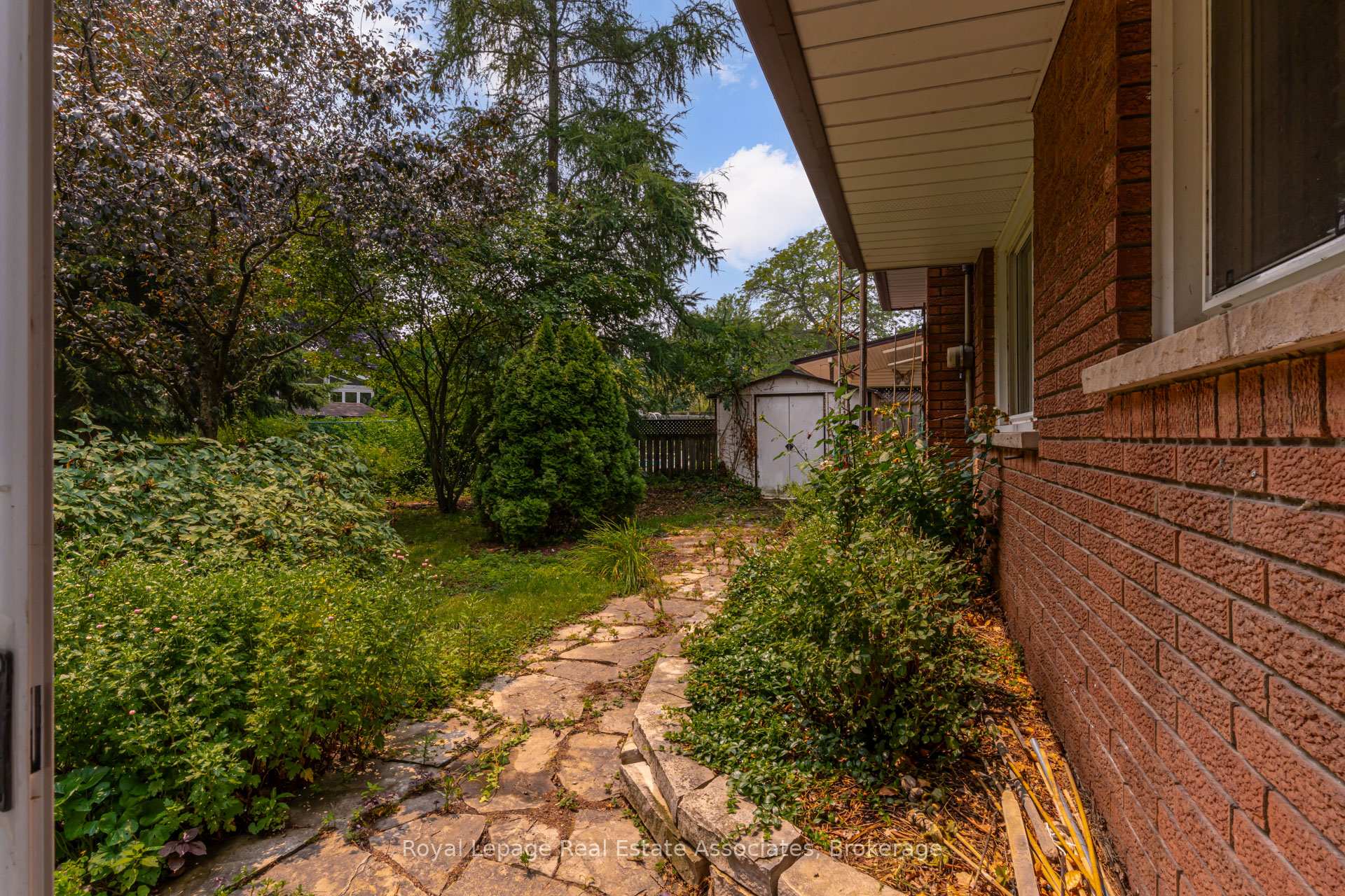 Photo 27 of 36 Trelawne Drive, St. Catharines, Vine/Linwell — HOMEH