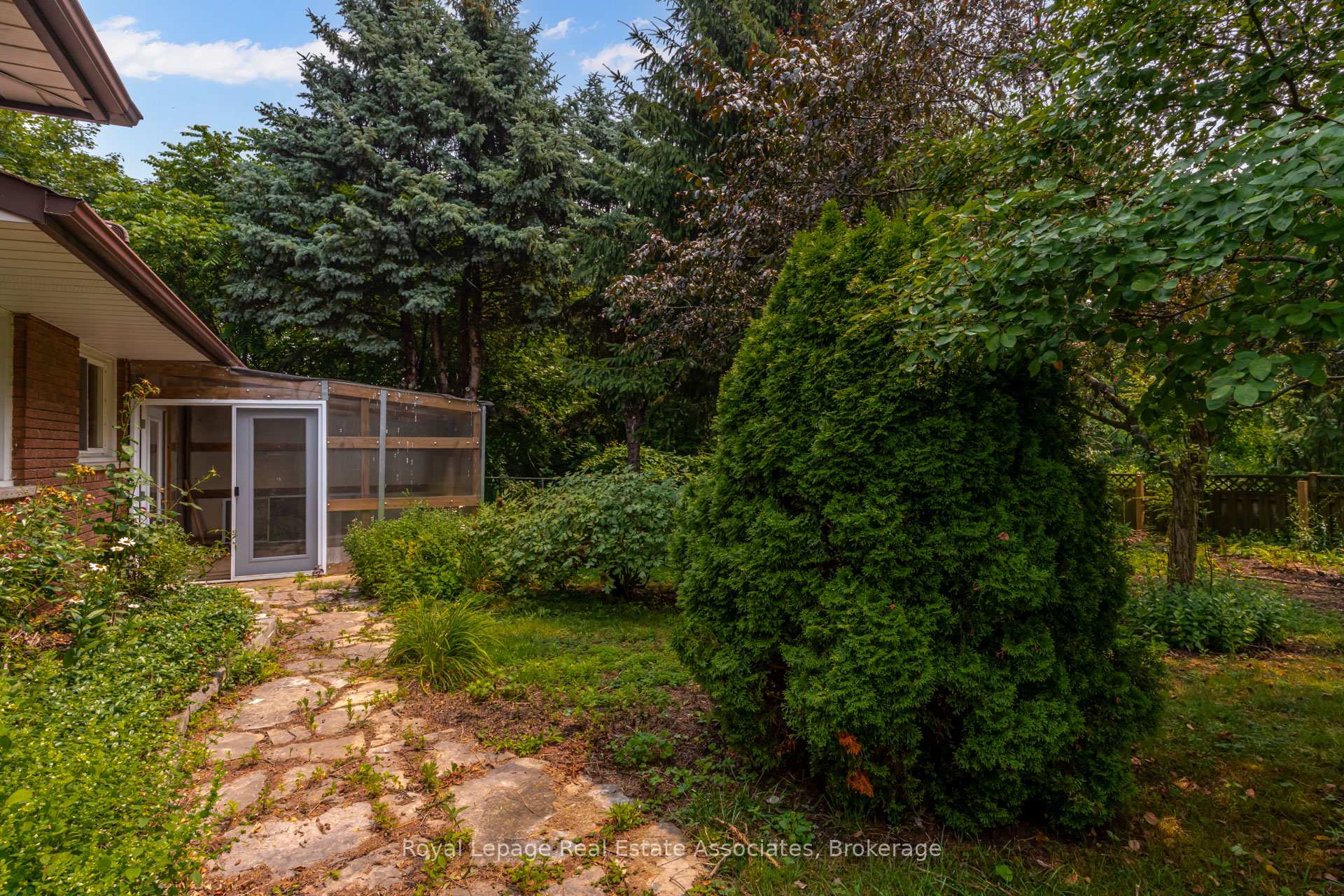 Photo 28 of 36 Trelawne Drive, St. Catharines, Vine/Linwell — HOMEH