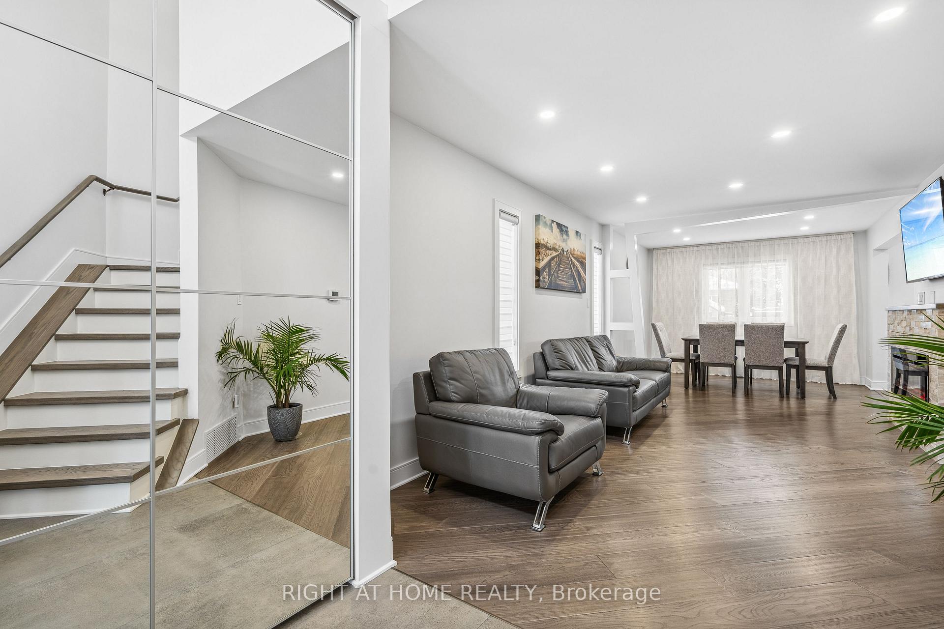 Photo 4 of 14 Butternut Drive, Barrie, Holly — HOMEH