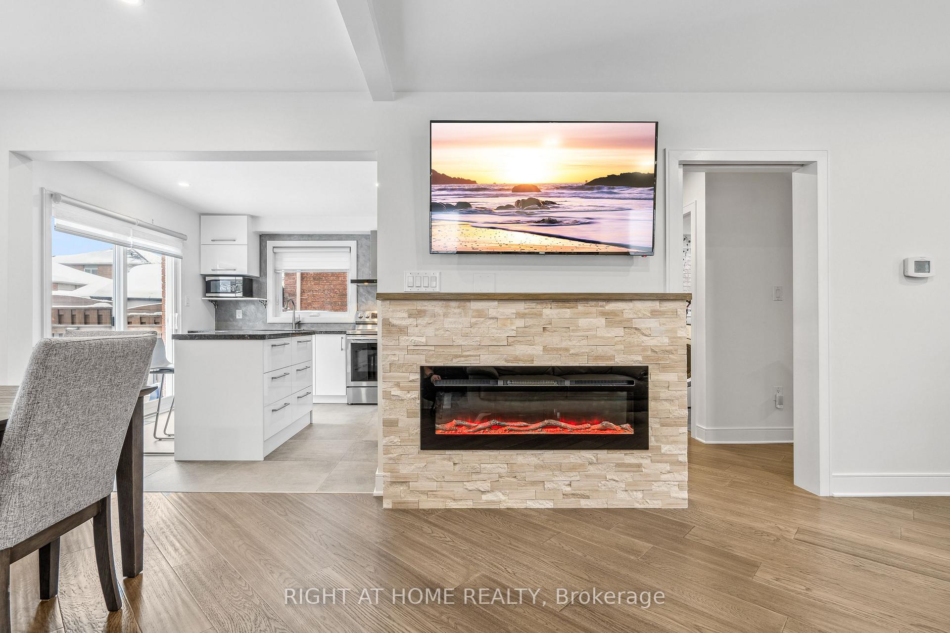 Photo 7 of 14 Butternut Drive, Barrie, Holly — HOMEH