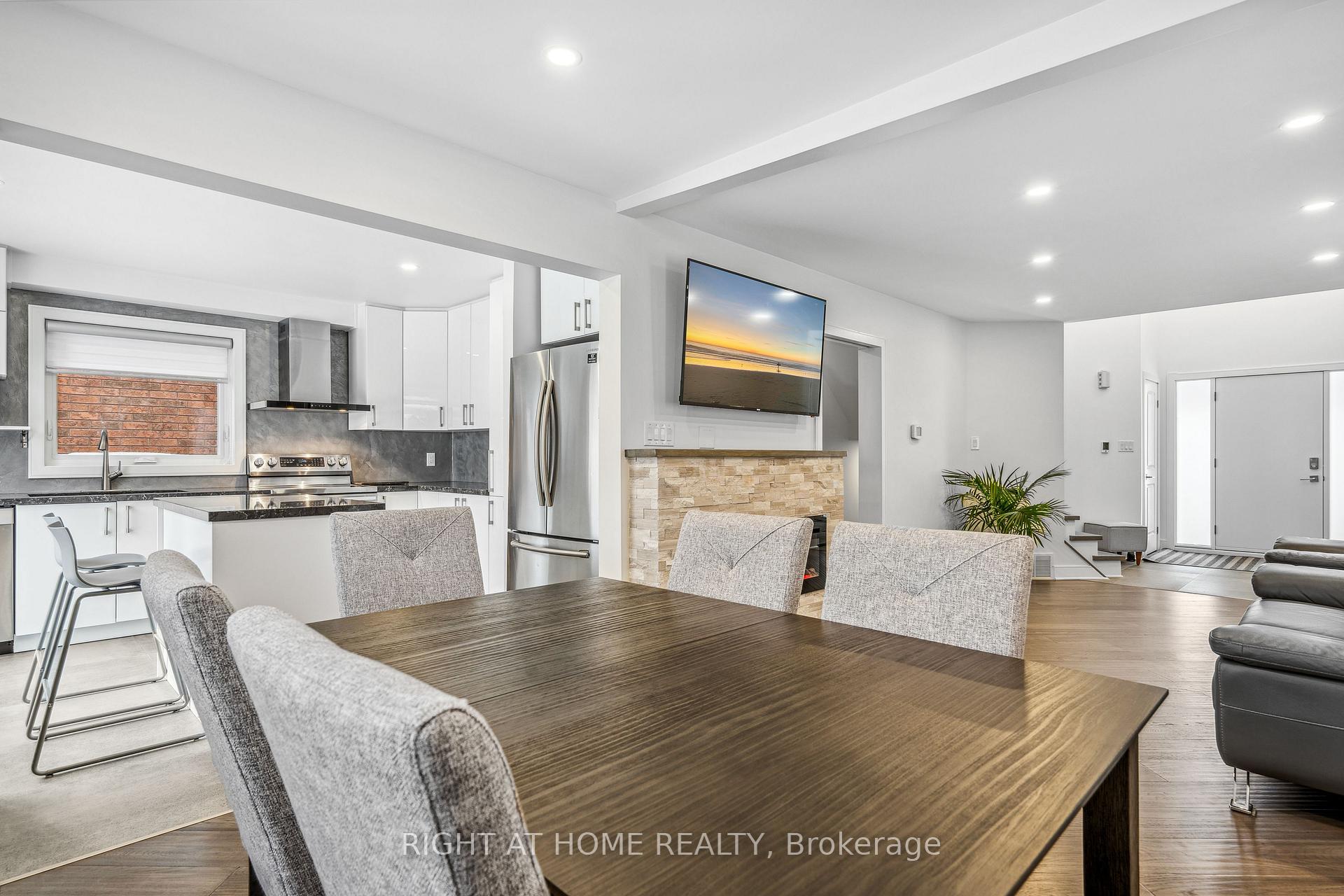 Photo 8 of 14 Butternut Drive, Barrie, Holly — HOMEH