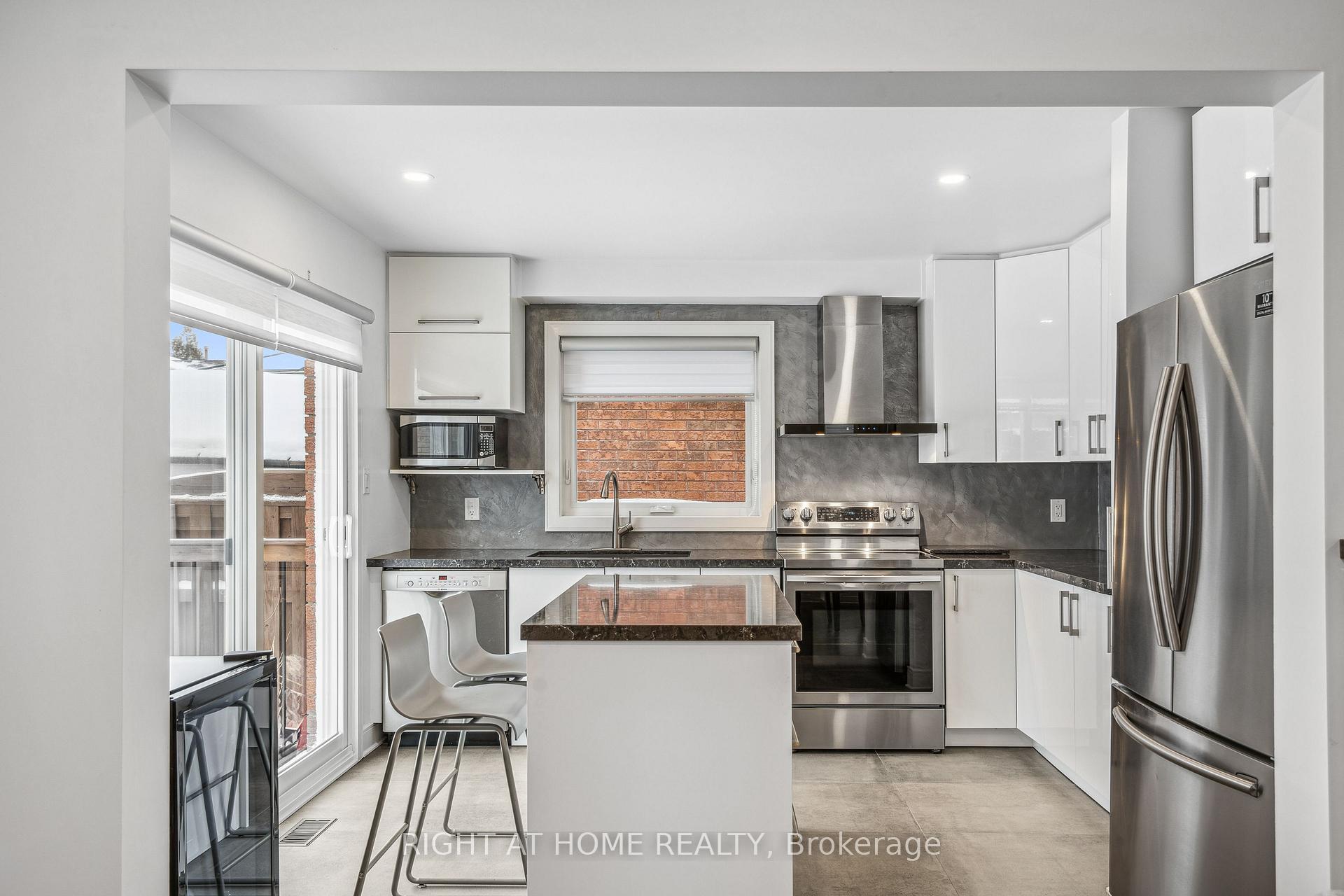 Photo 10 of 14 Butternut Drive, Barrie, Holly — HOMEH