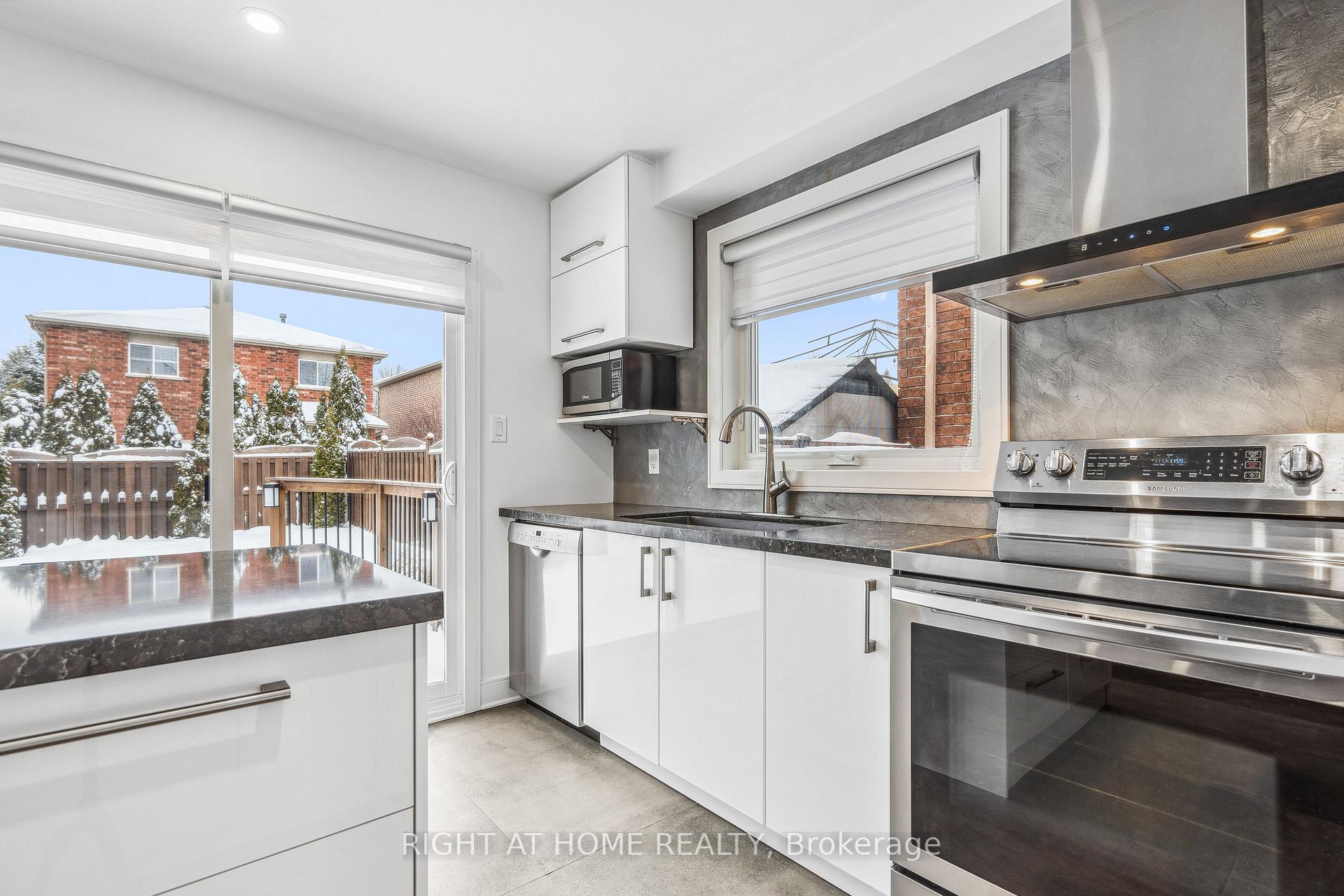 Photo 11 of 14 Butternut Drive, Barrie, Holly — HOMEH