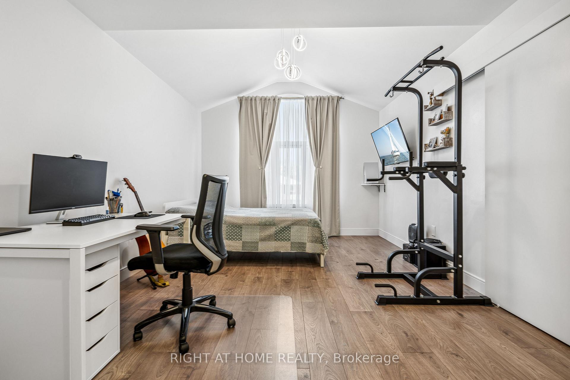 Photo 24 of 14 Butternut Drive, Barrie, Holly — HOMEH