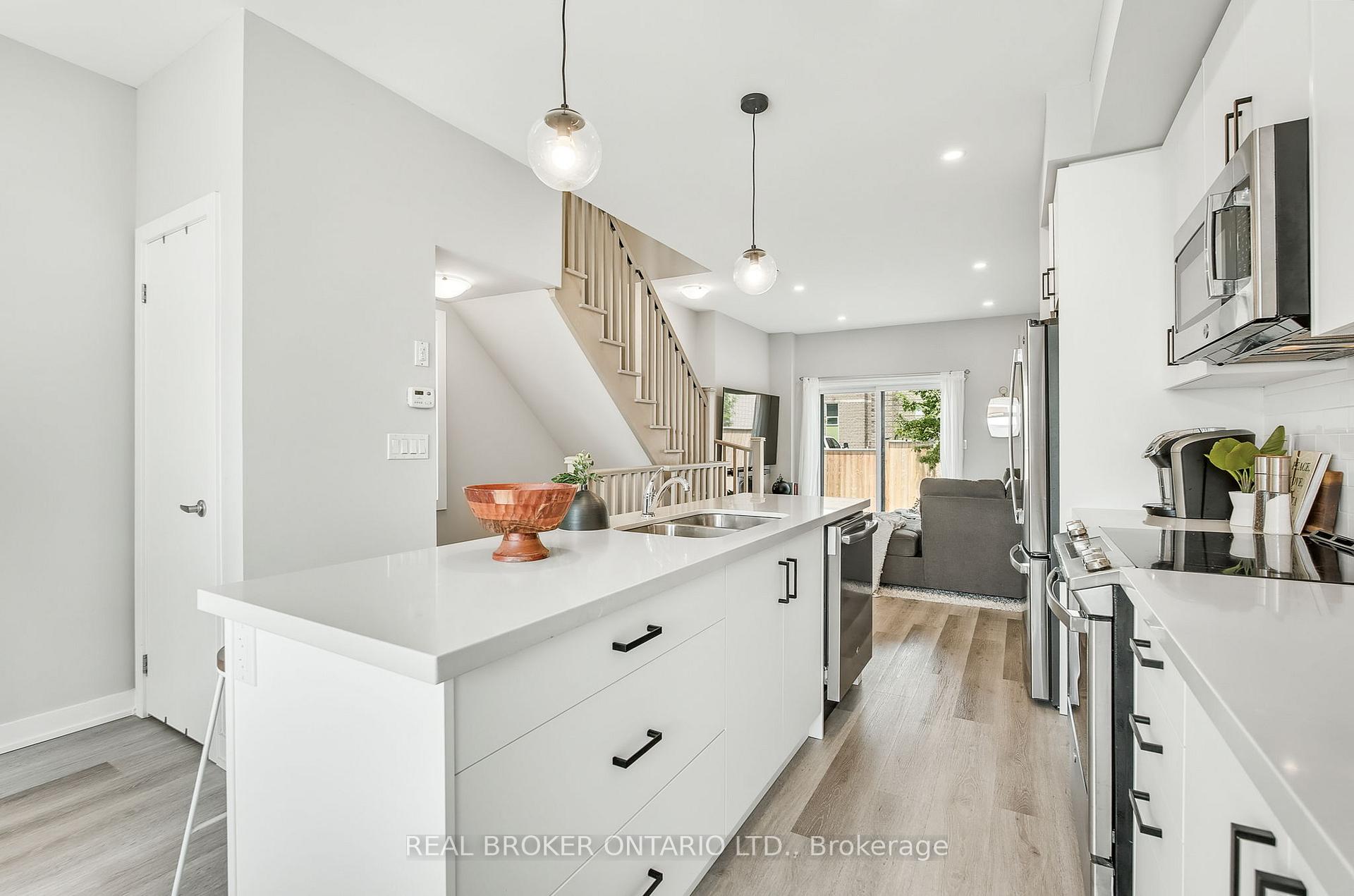 Photo 8 of Unit 7, 527 Shaver Road, Hamilton, Ancaster — HOMEH