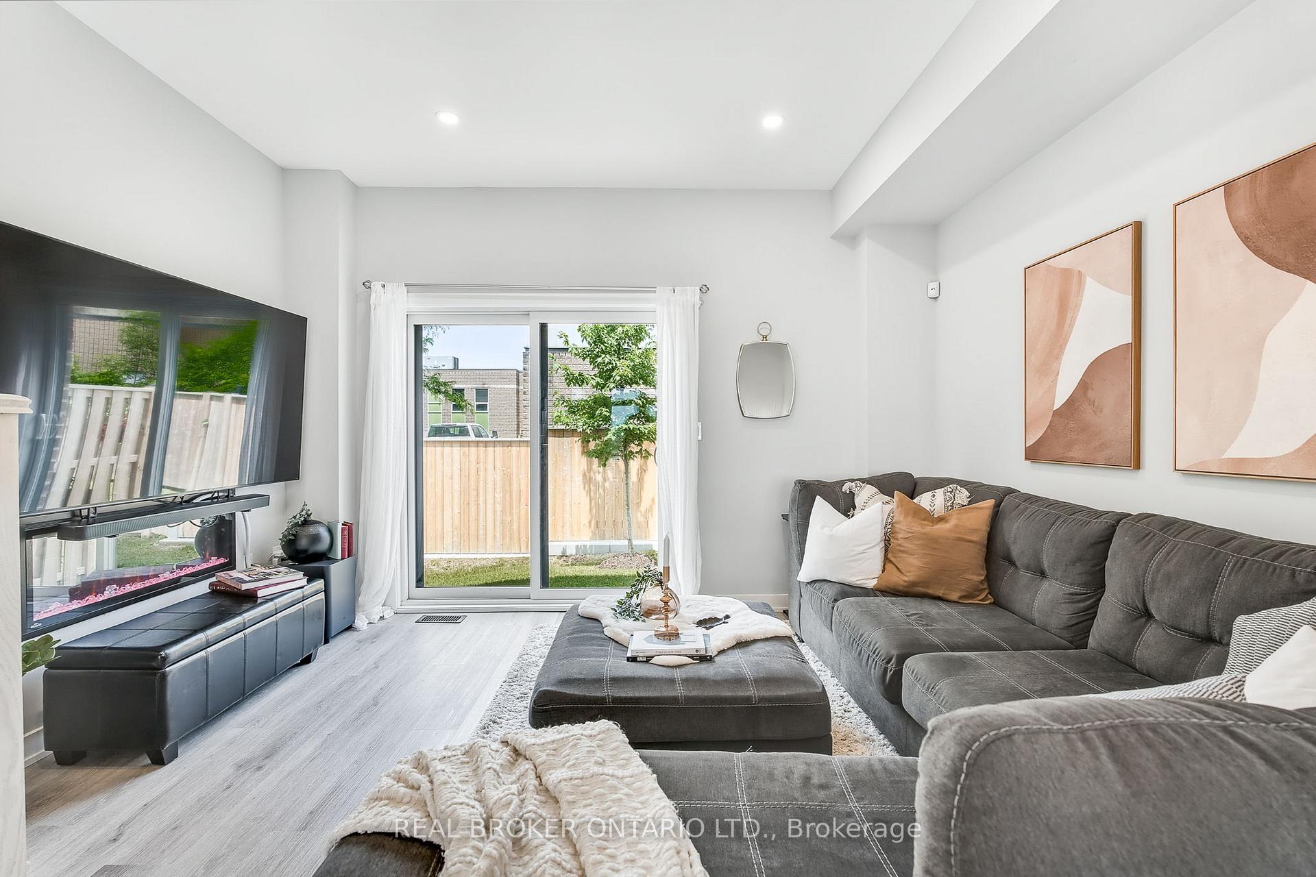 Photo 17 of Unit 7, 527 Shaver Road, Hamilton, Ancaster — HOMEH