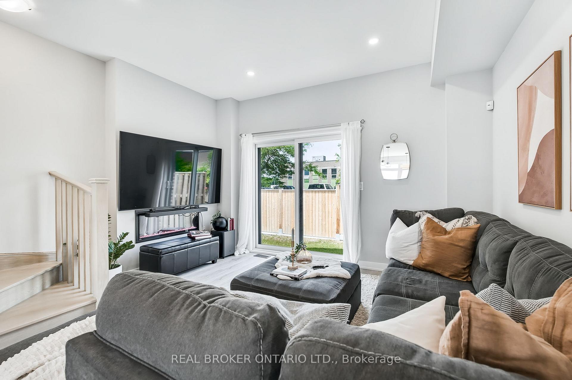 Photo 18 of Unit 7, 527 Shaver Road, Hamilton, Ancaster — HOMEH
