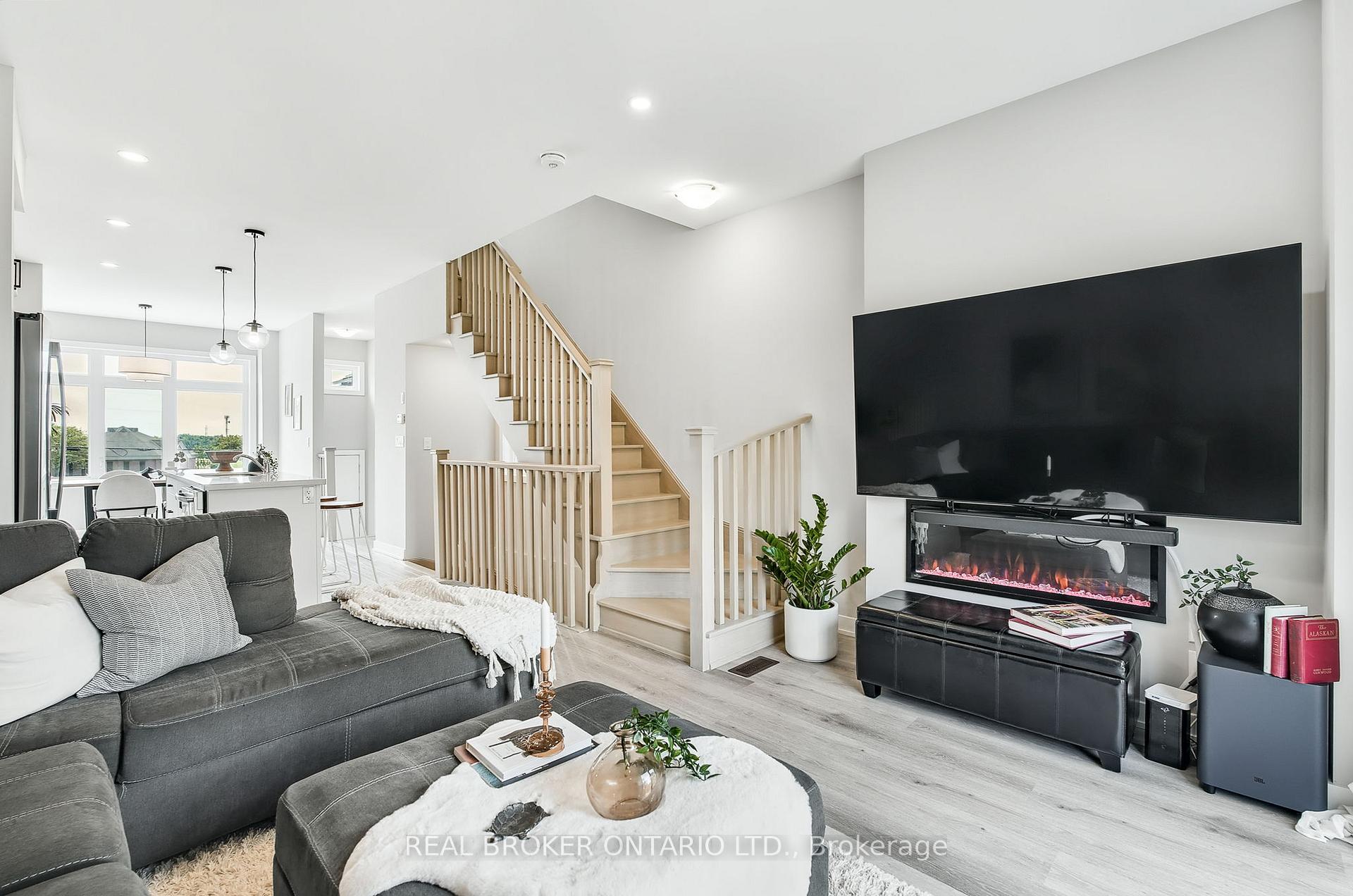 Photo 19 of Unit 7, 527 Shaver Road, Hamilton, Ancaster — HOMEH