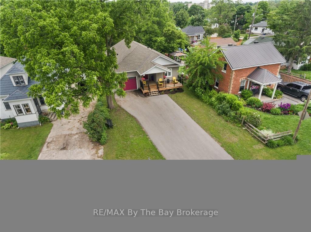 Photo 5 of 88 Henry Street, Barrie, Queen's Park — HOMEH